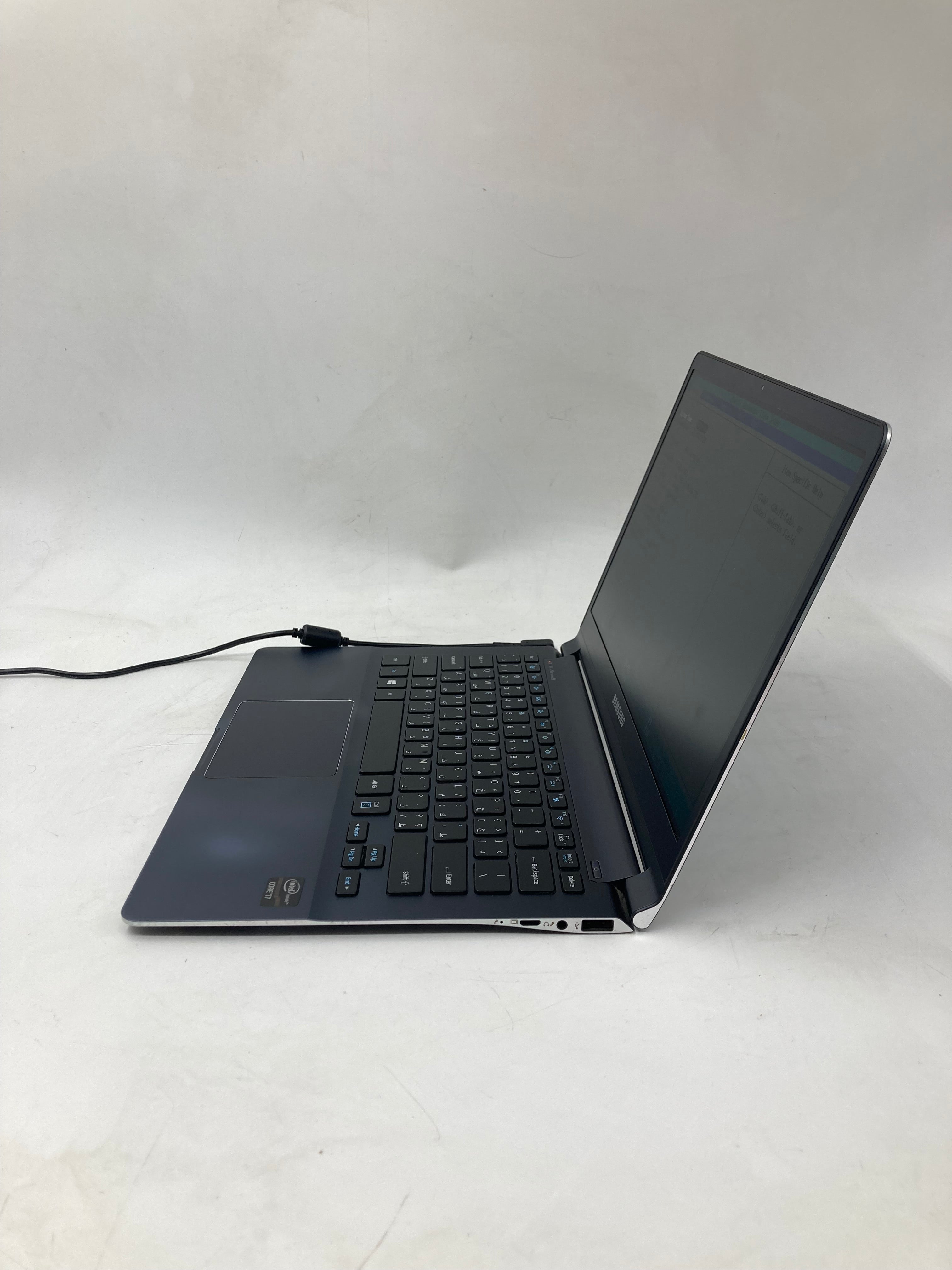 Samsung Laptop NP900X3C 13.3" Screen i7 3rd Gen 4GB Ram No Storage No OS