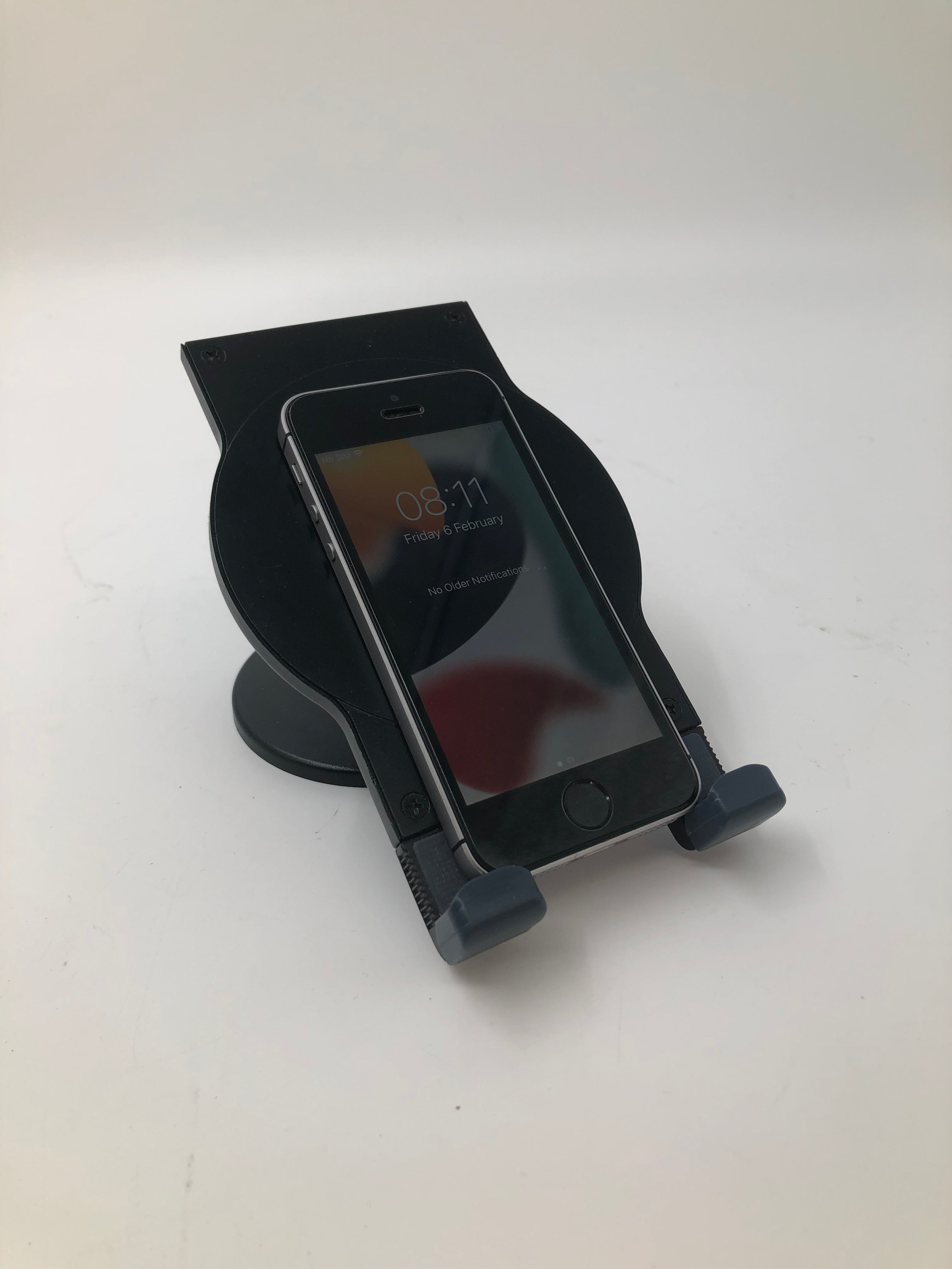 Apple iPhone SE (2016), 4.0" Screen, 32GB Storage, 2GB RAM, Silver, Unlocked