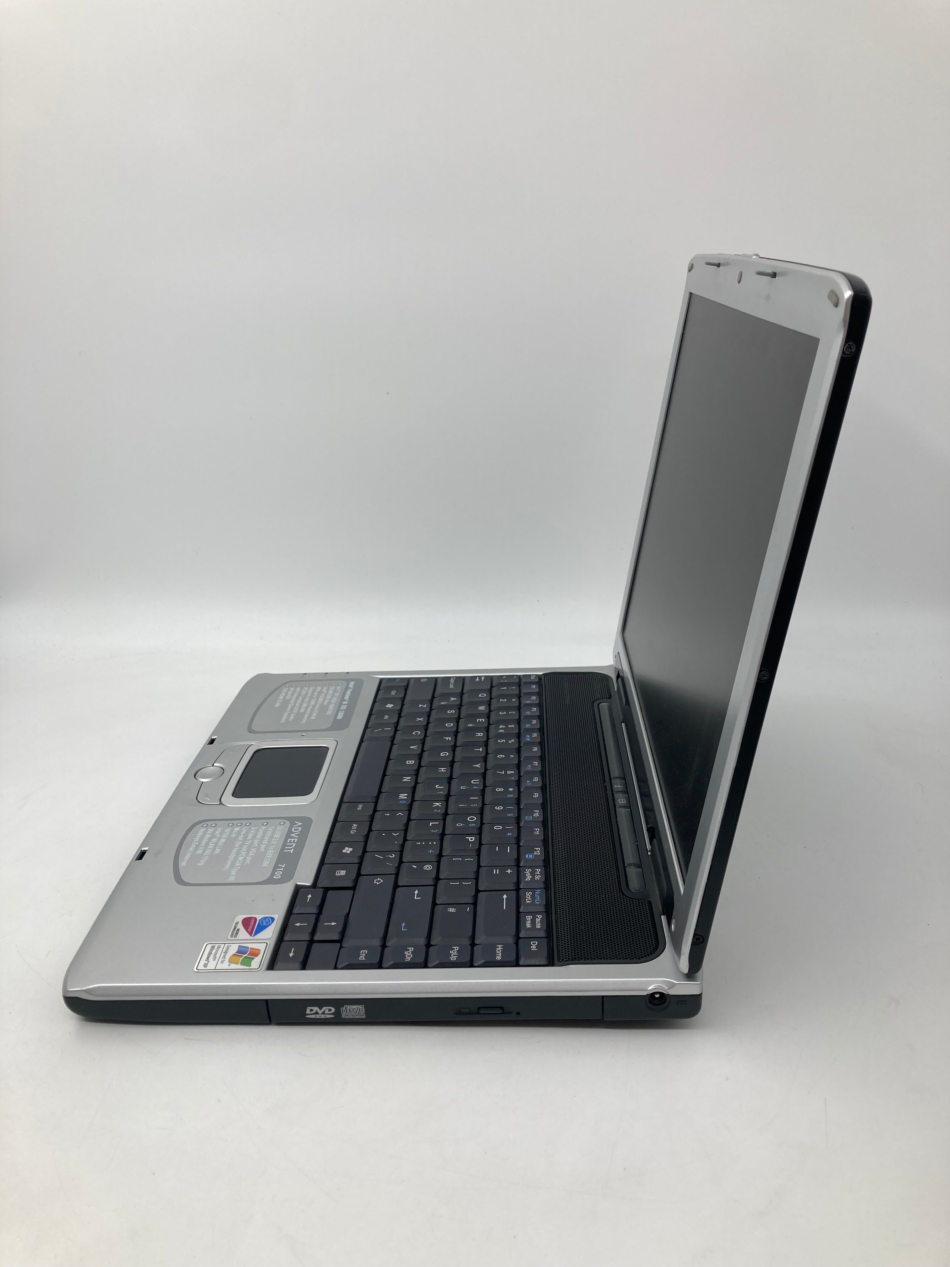 Advent 7100 15.6" Screen Pentium M725 No RAM No SSD No OS