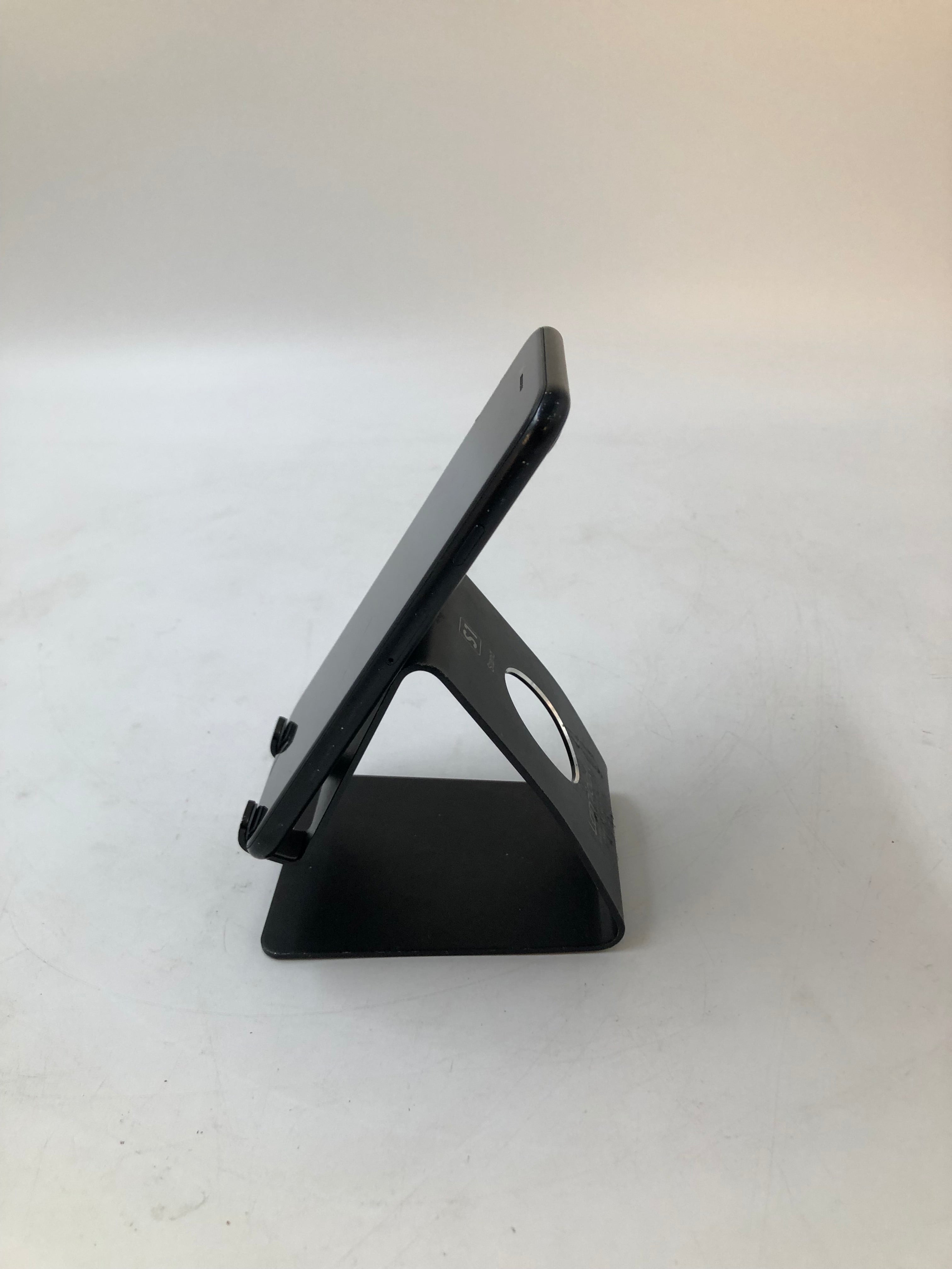 Apple iPhone SE 2nd Gen 5" Screen 2020 64GB Storage Black