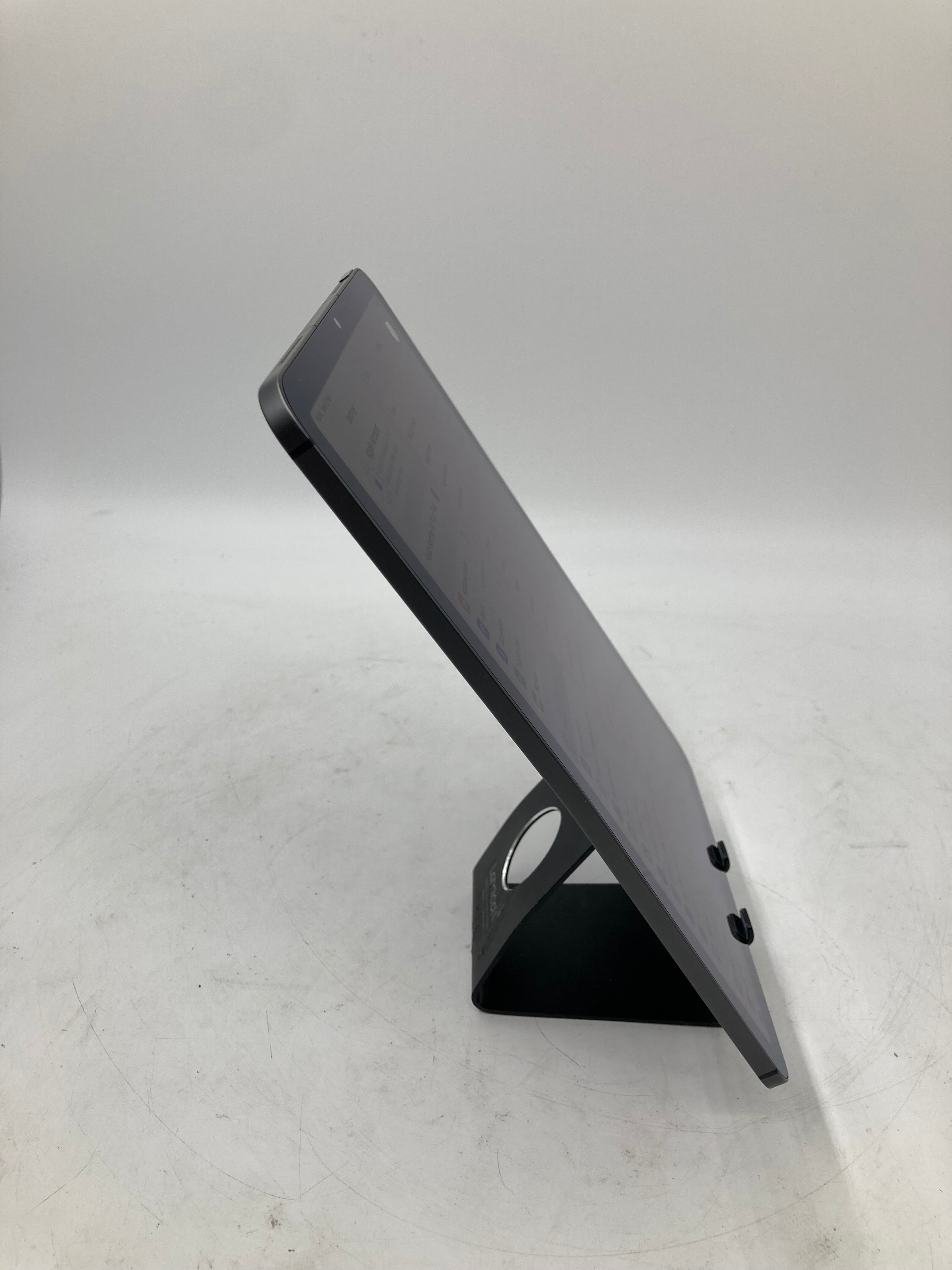 Apple iPad Air 5th Gen 10.9" Screen 64GB Storage Space Gray Unlocked *Spares*