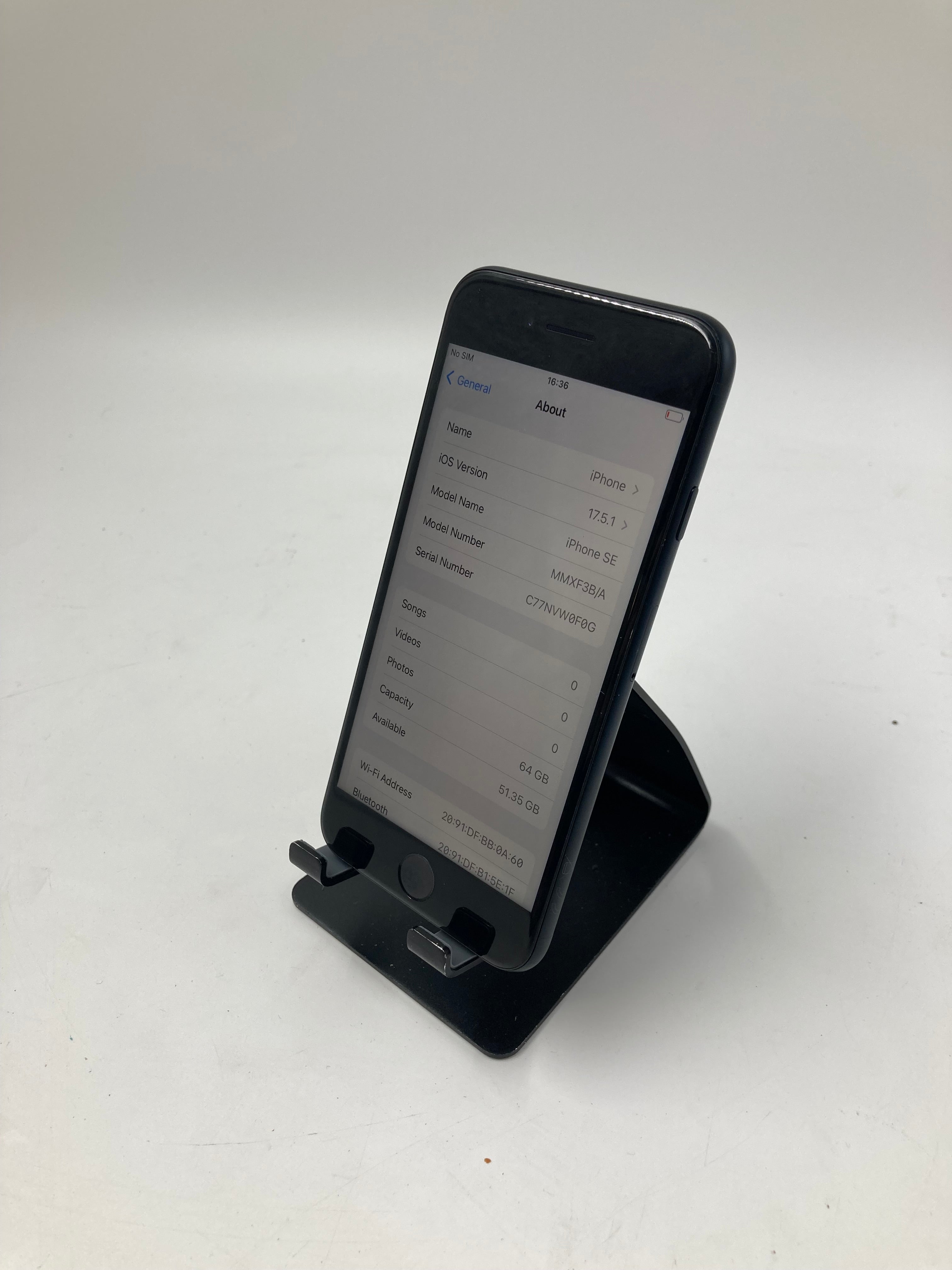 Apple iPhone SE 3rd Gen 2022 4.7" 64GB Storage Black Unlocked 100% Battery