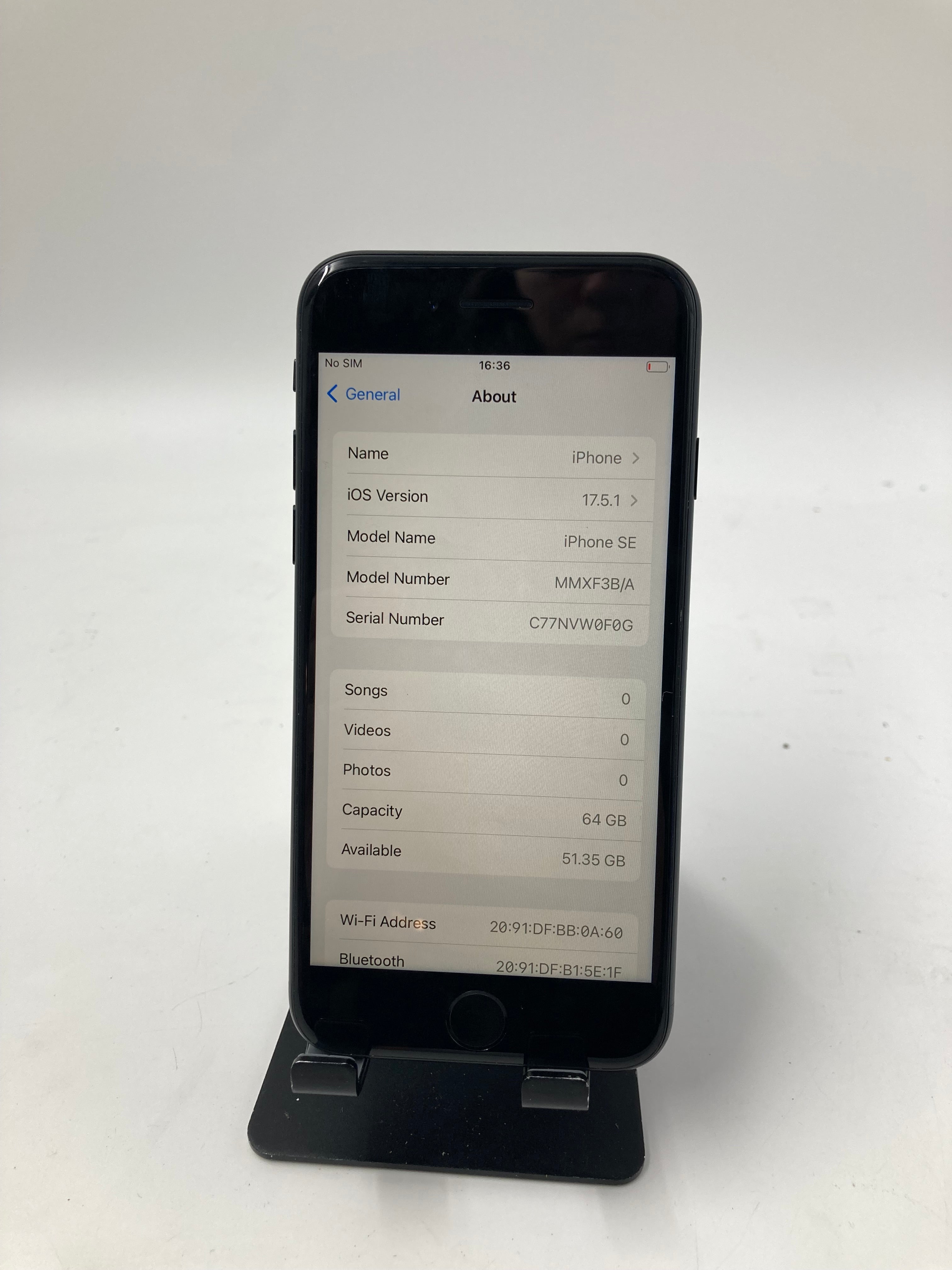 Apple iPhone SE 3rd Gen 2022 4.7" 64GB Storage Black Unlocked 100% Battery