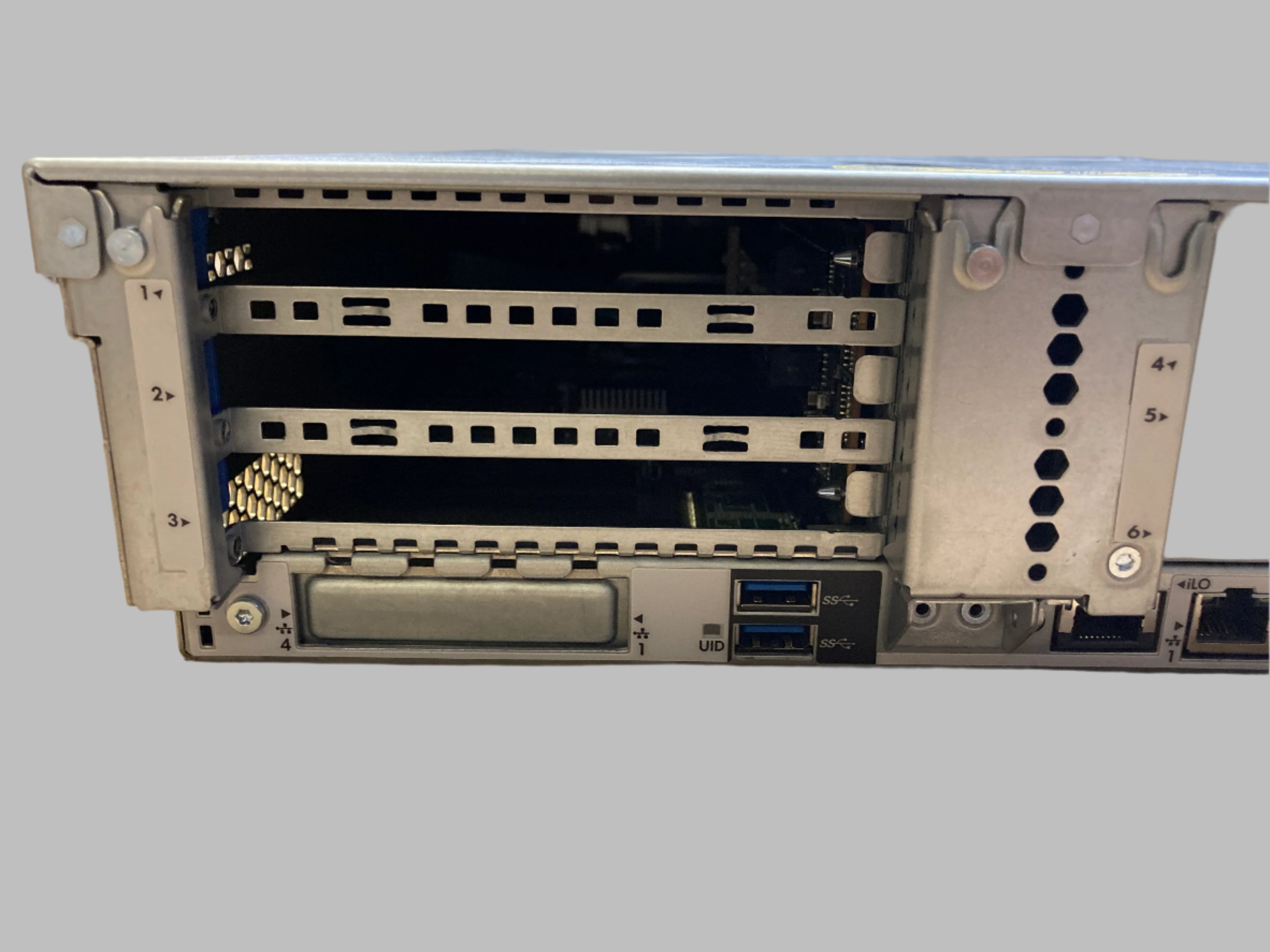 HPE Server ProLiant DL380 G9 2x Xeon E5-2667 V4 4GB RAM 8x 2.5" Bay No HDD
