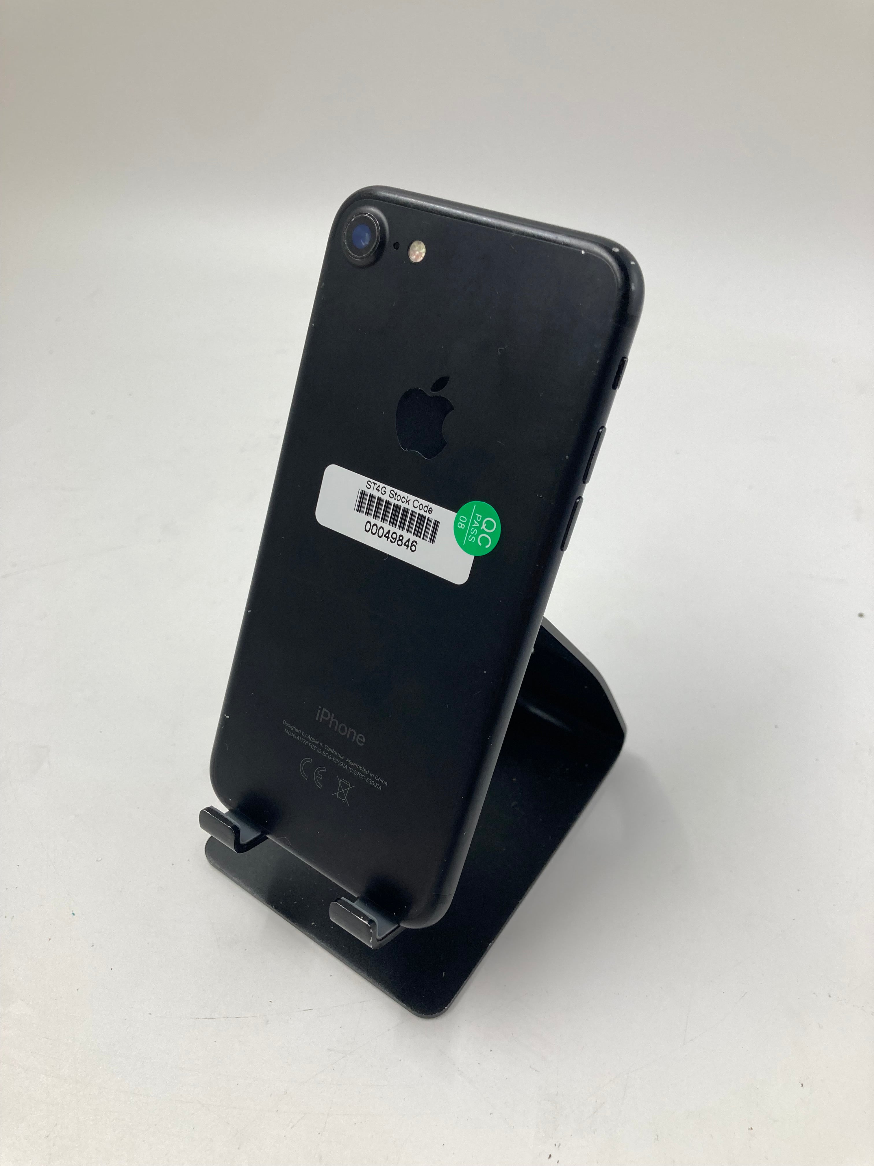 Apple iPhone 7 A1778 8 A1905 32GB 64GB Black Grey Lot of 6