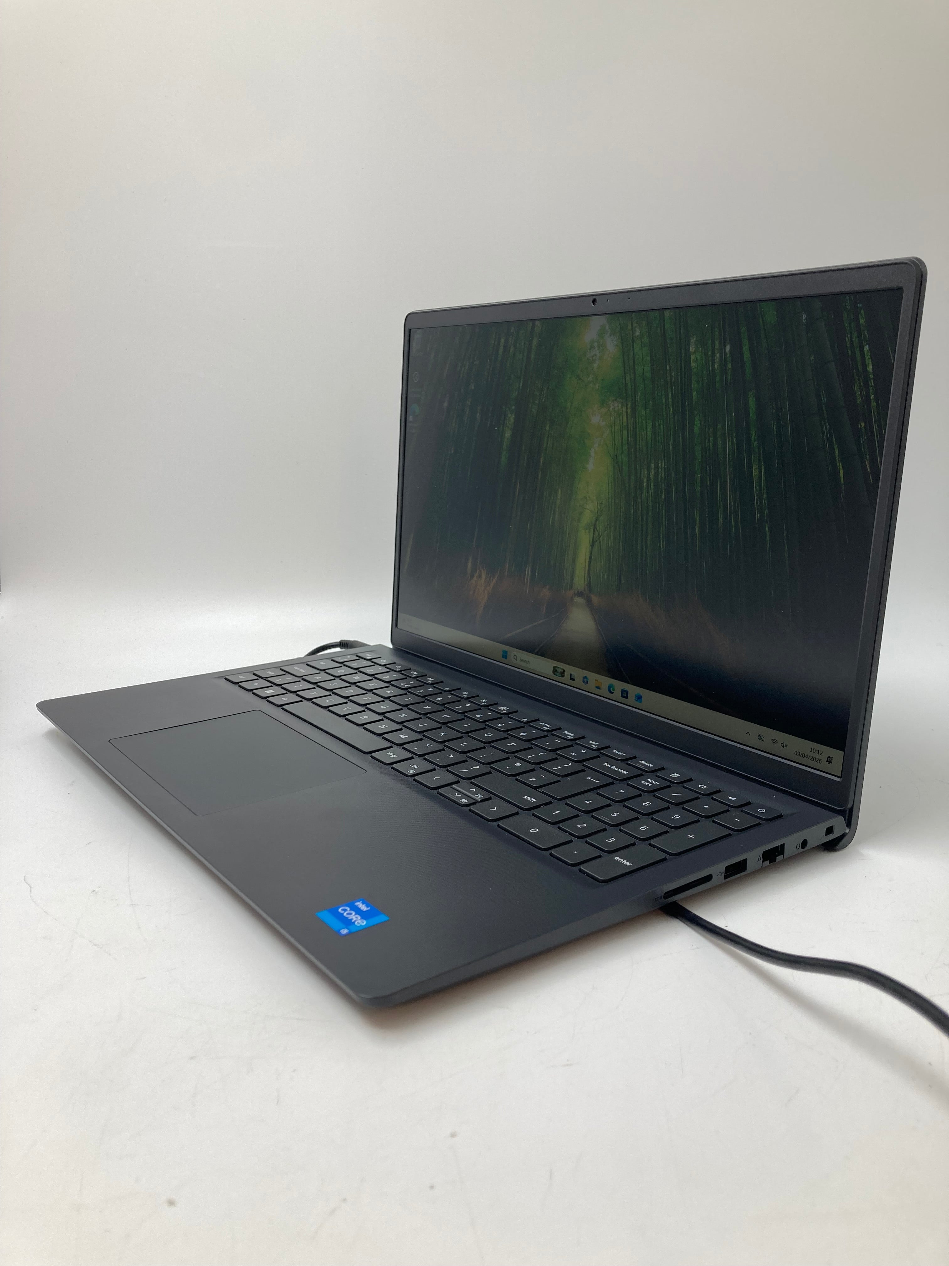 Dell Vostro 15 3510 | 15.6" FHD | i5 11th Gen CPU | 8GB RAM | 256GB SSD | W11 | Grade C