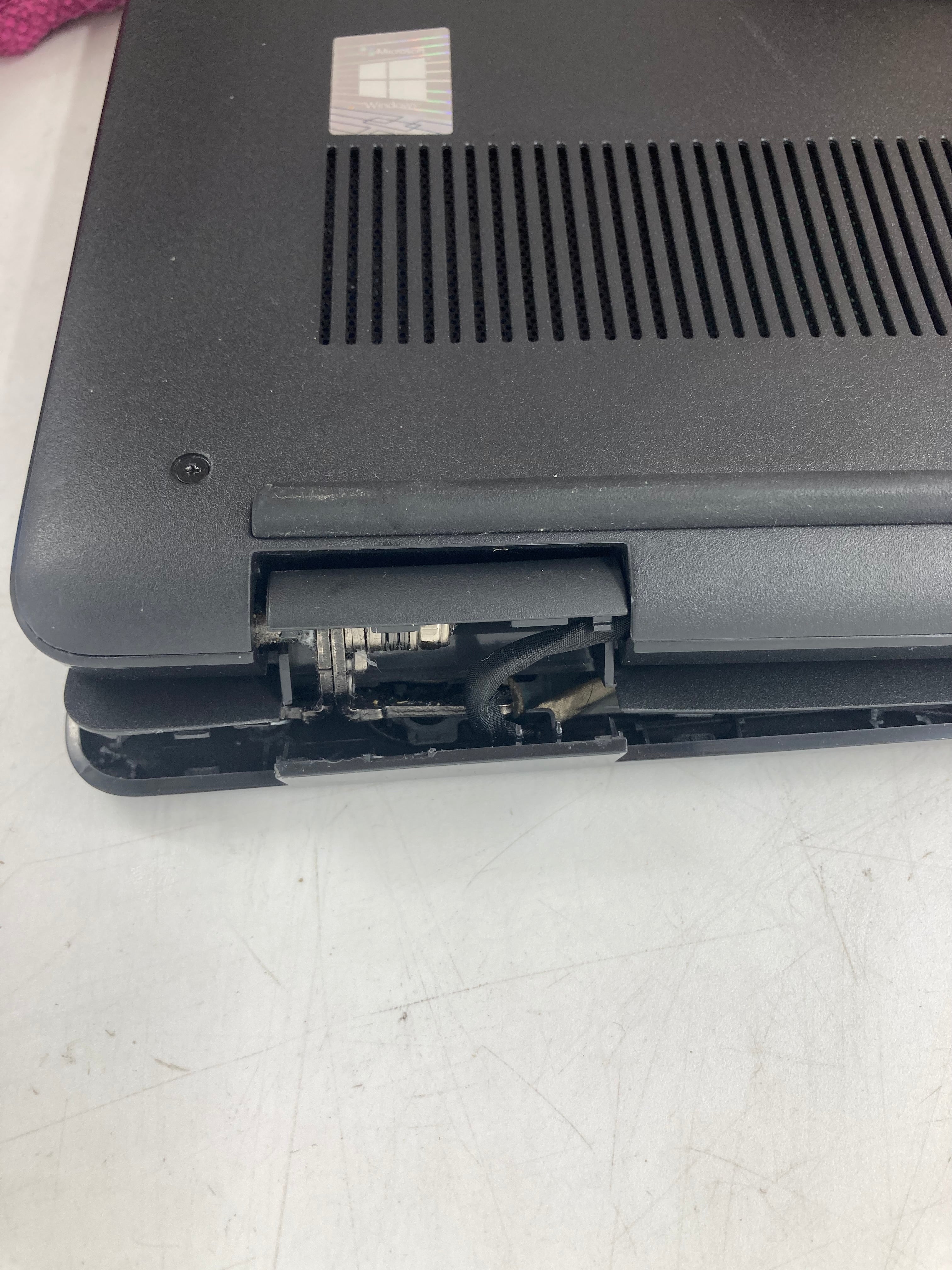 Dell Latitude 3520 15" Screen i3 11th Gen 8GB RAM No SSD No OS *Spares*
