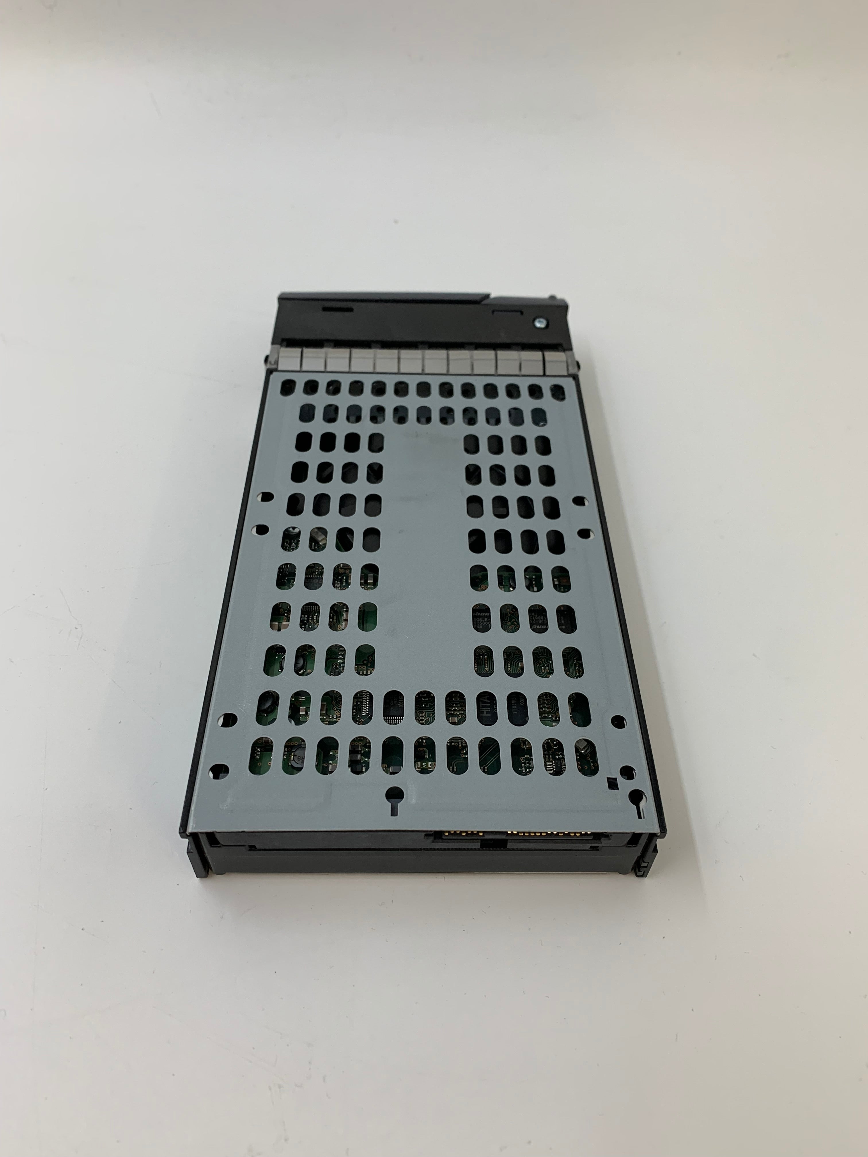 Hitachi HDD x16 with caddy | 450GB | 3.5 inch | SAS | HVS156045VLS600 | 15K RPM | 6Gbps