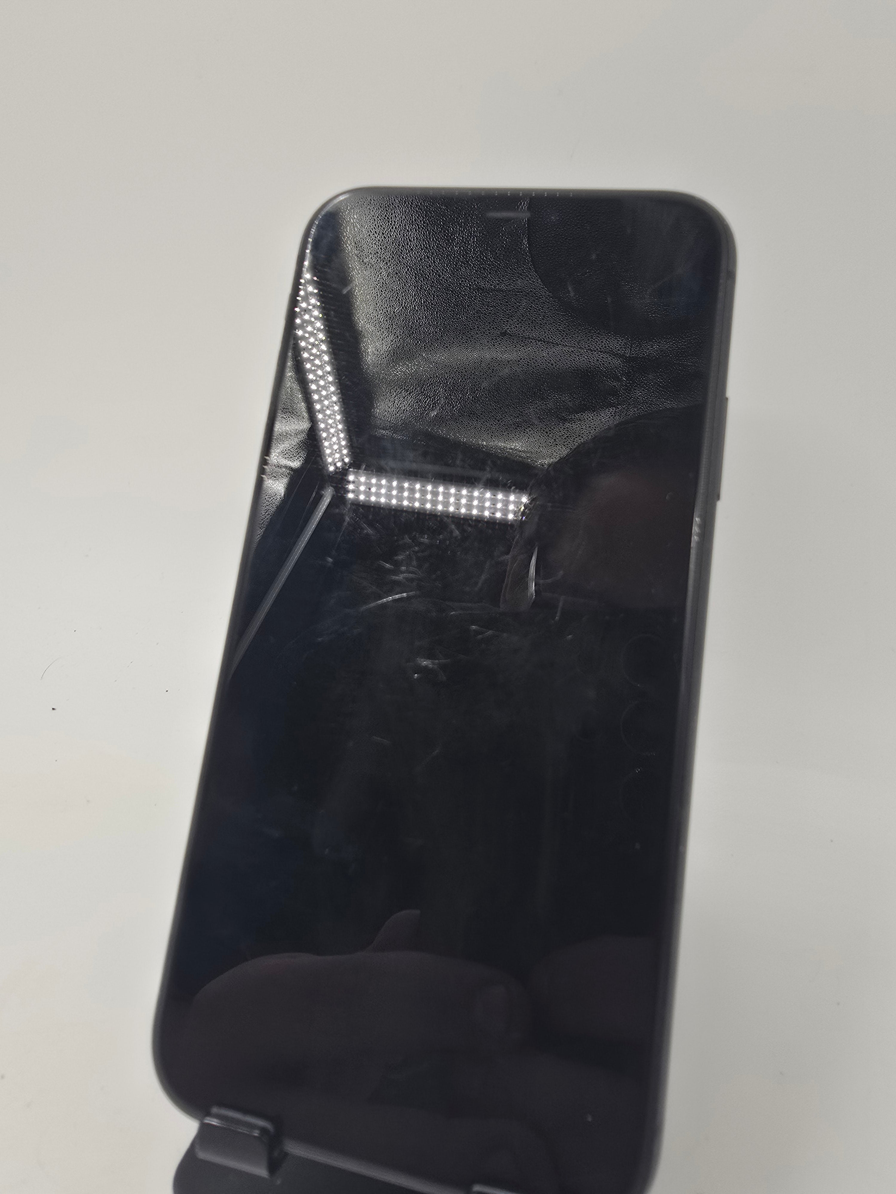 Apple iPhone 11 2019 6.1" 128GB Storage Unlocked Black 88% Battery Health