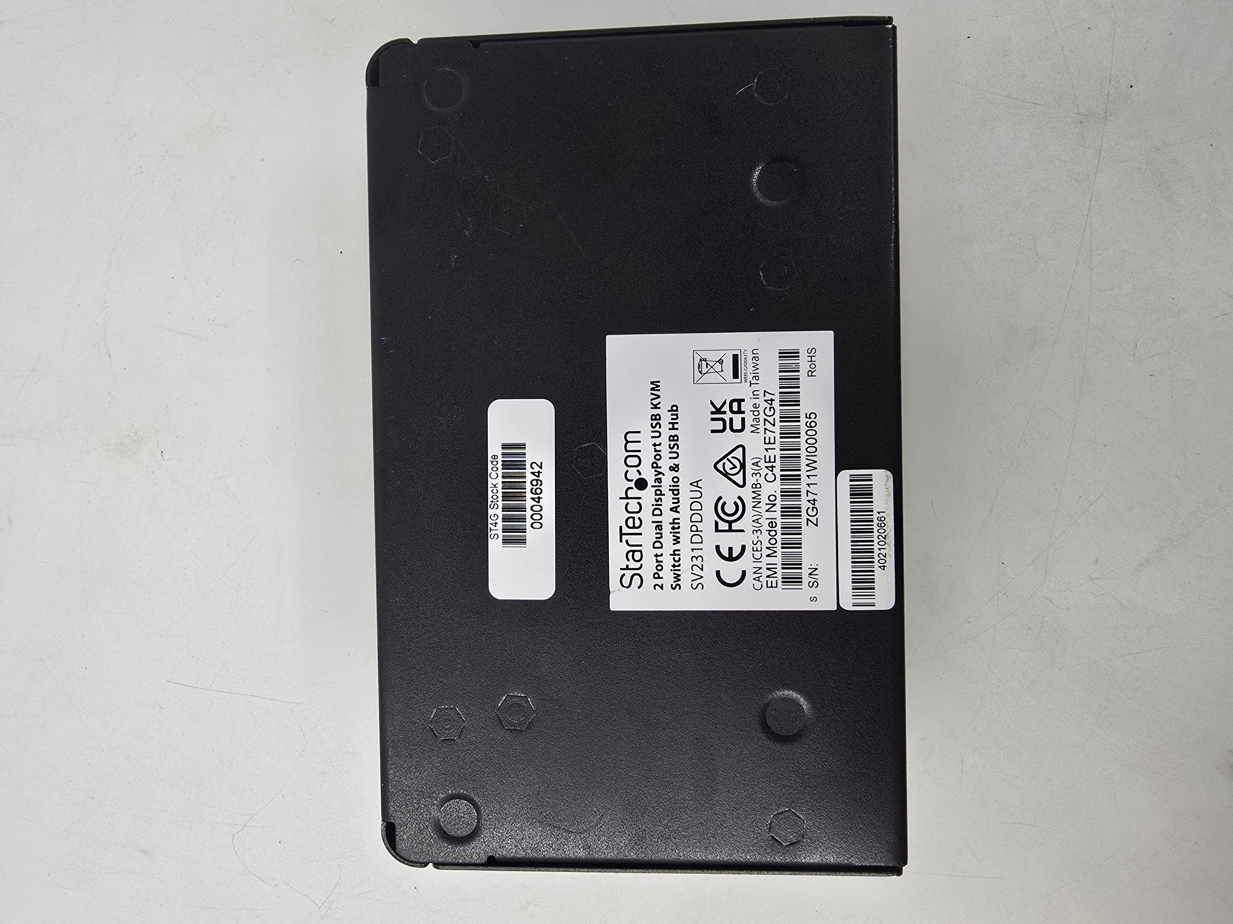 StarTech KVM Switch 2 Port Dual DisplayPort USB W/ Audio & USB Hub