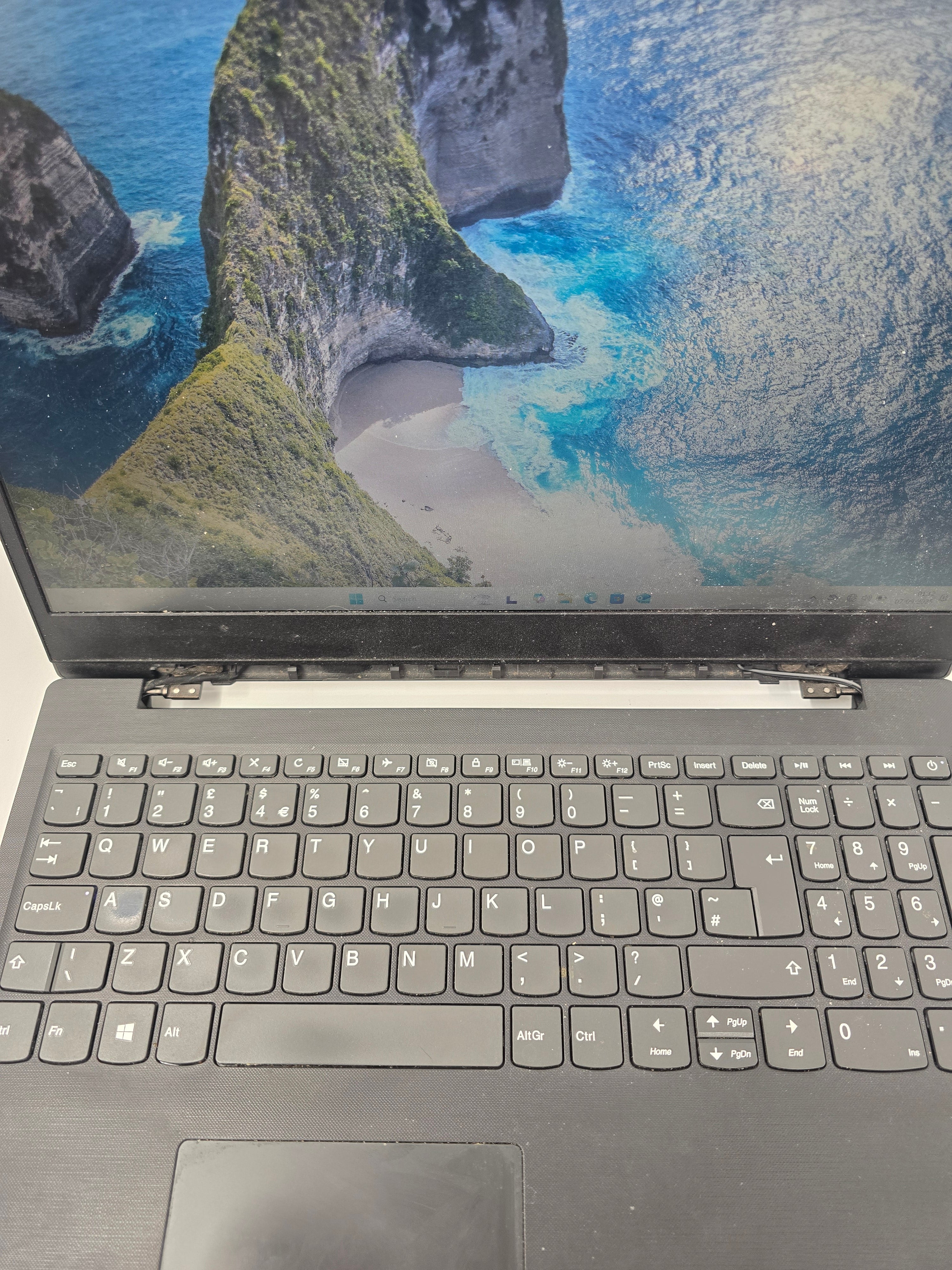 Lenovo Laptop V15-IWL 15.6" Screen i5 8th Gen 8GB RAM 512GB SSD W11