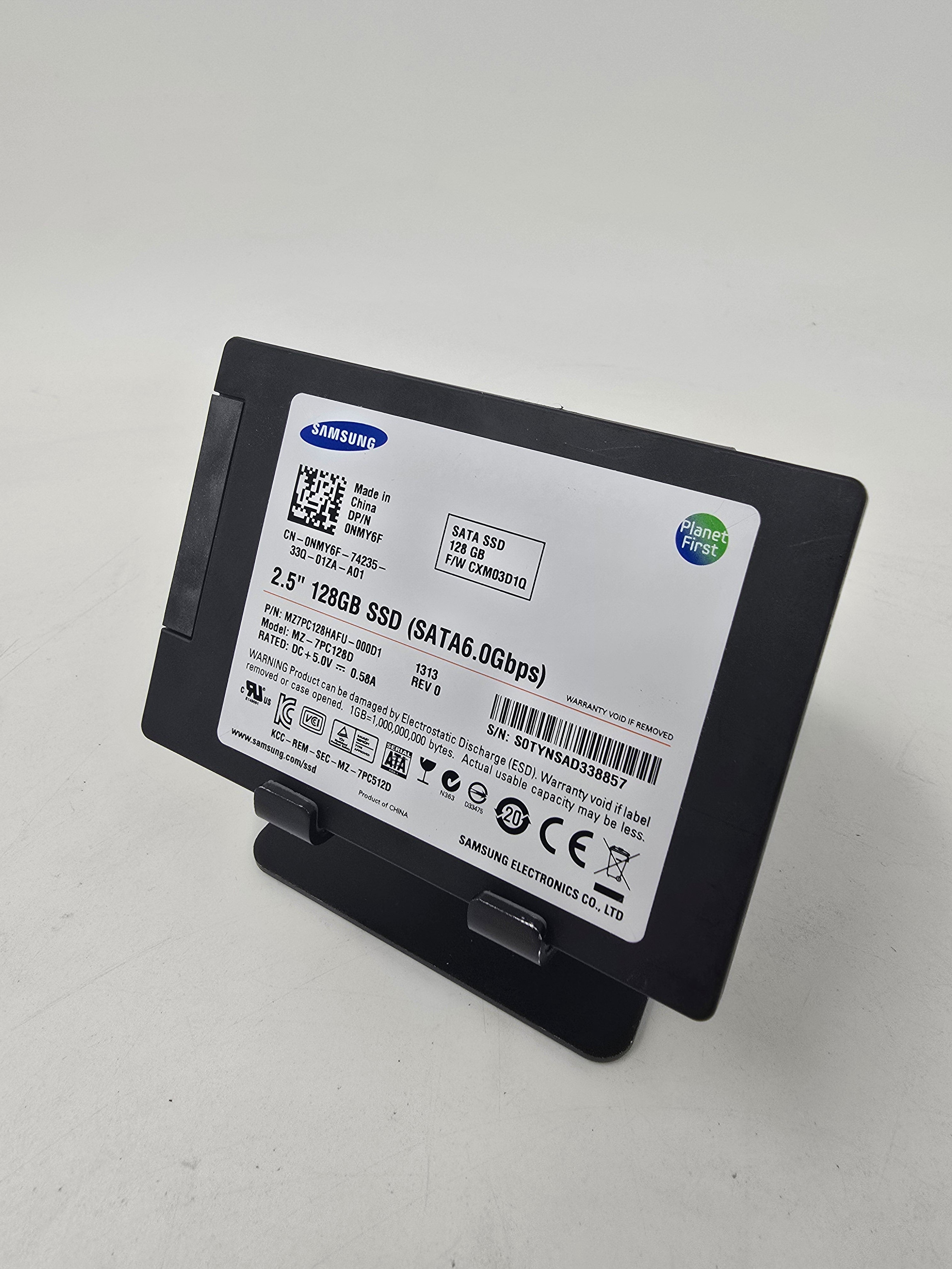 Solid State Drives 128GB 240GB 256GB 2.5" SATA SSD Lot of 8