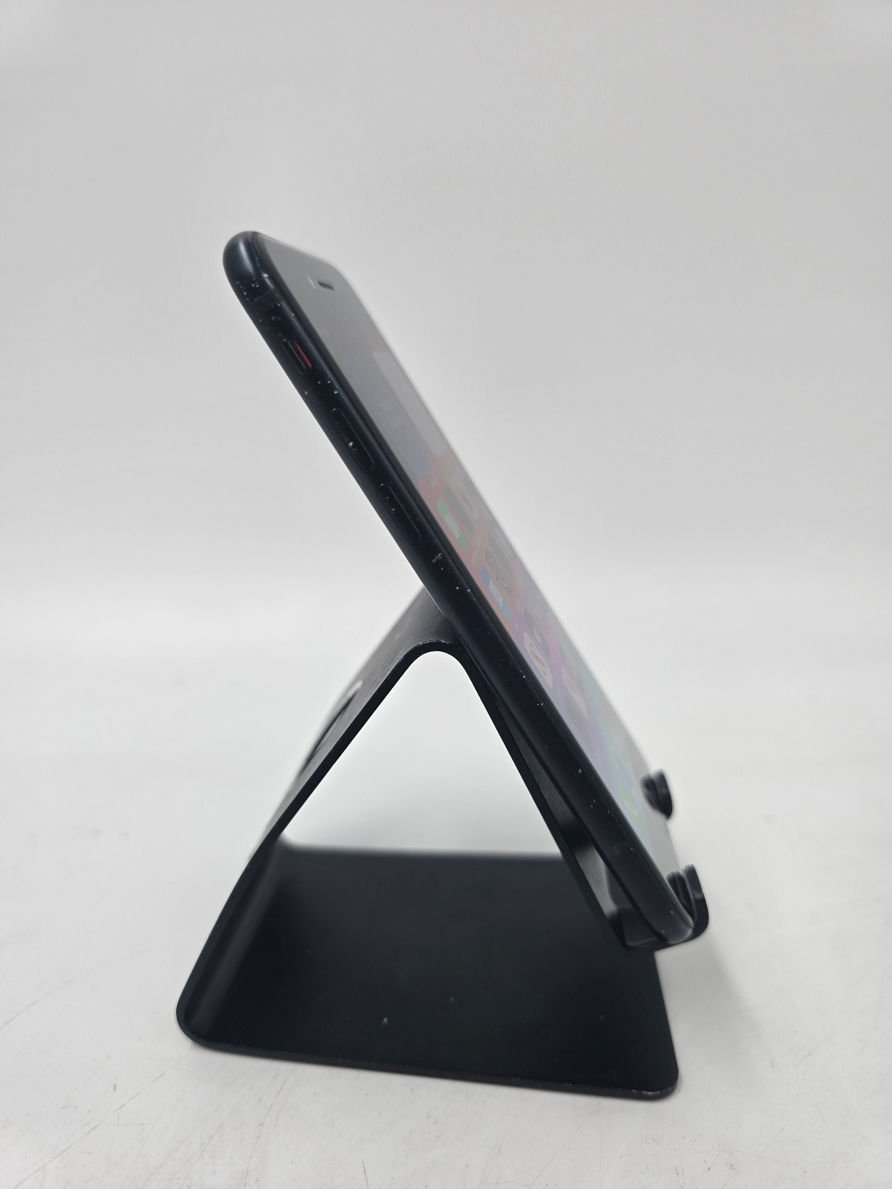 Apple iPhone SE 3rd Gen 2022 4.7" Screen 64GB Storage SIM Unlocked 80+% Battery