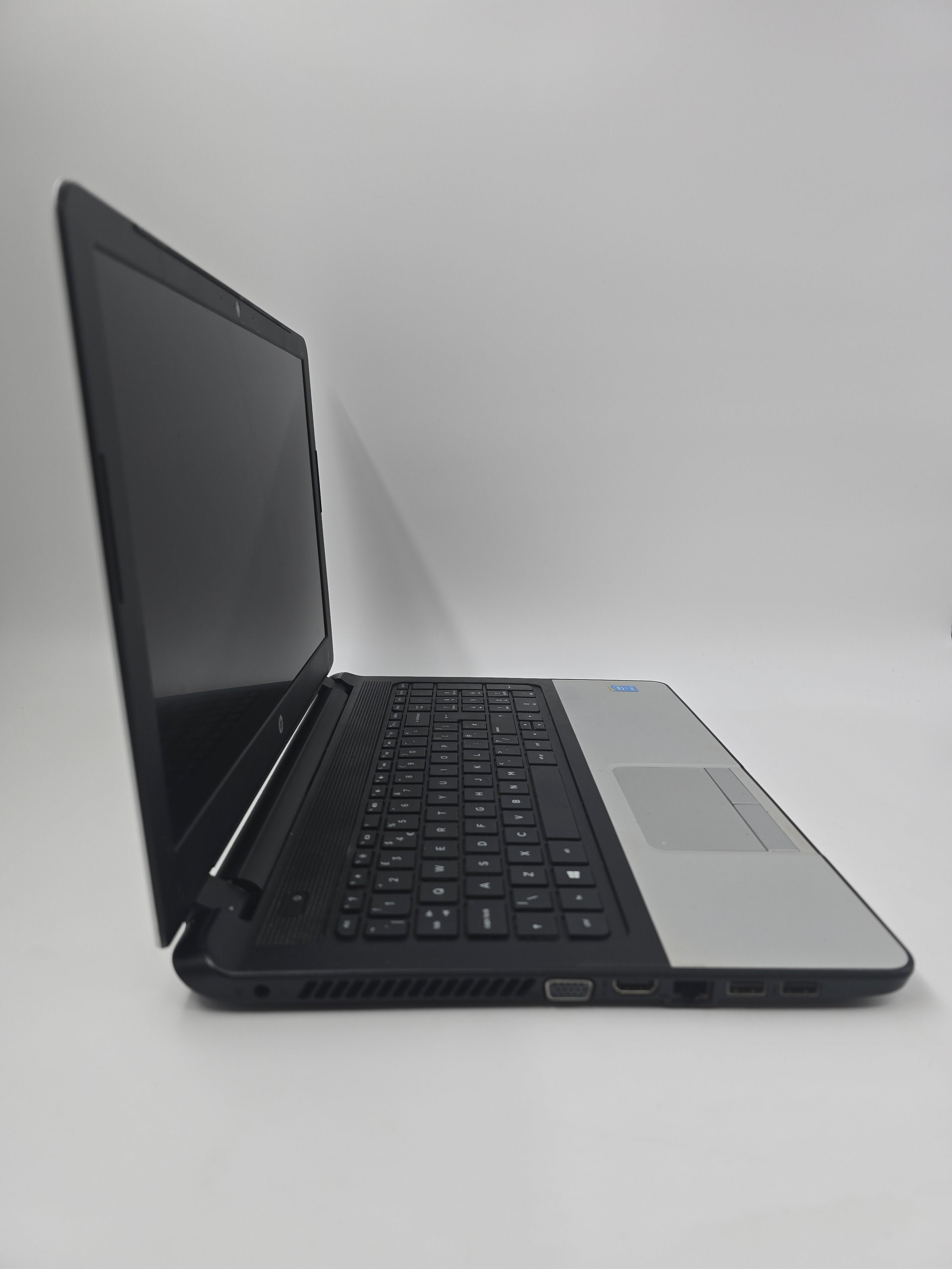 HP Laptop 350 G1 15.6" Screen i3 4th Gen 4GB RAM No HDD No OS *Spares*