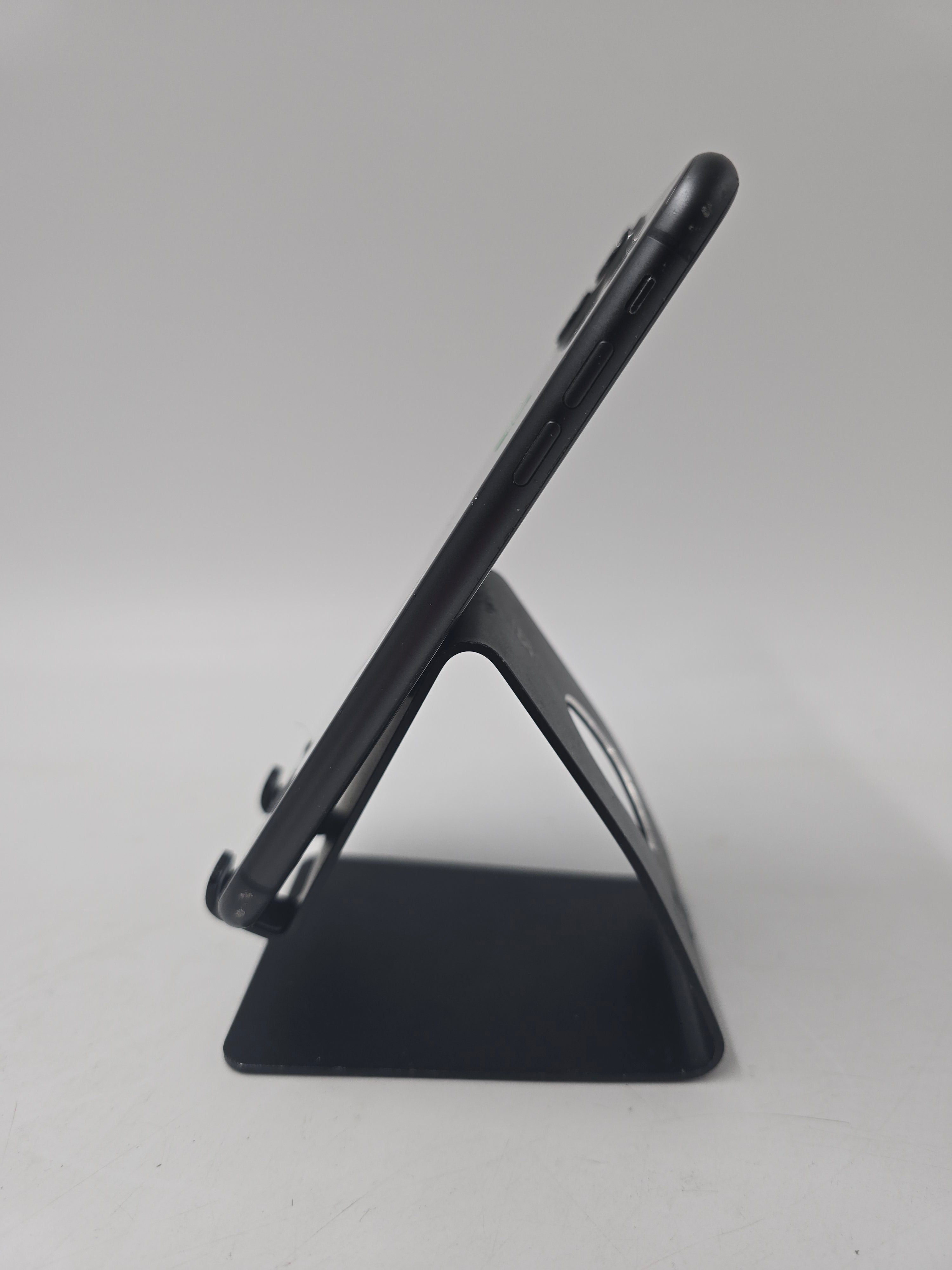 Apple iPhone 11 6.1" Screen 2019 64GB Storage Unlocked 86% Battery