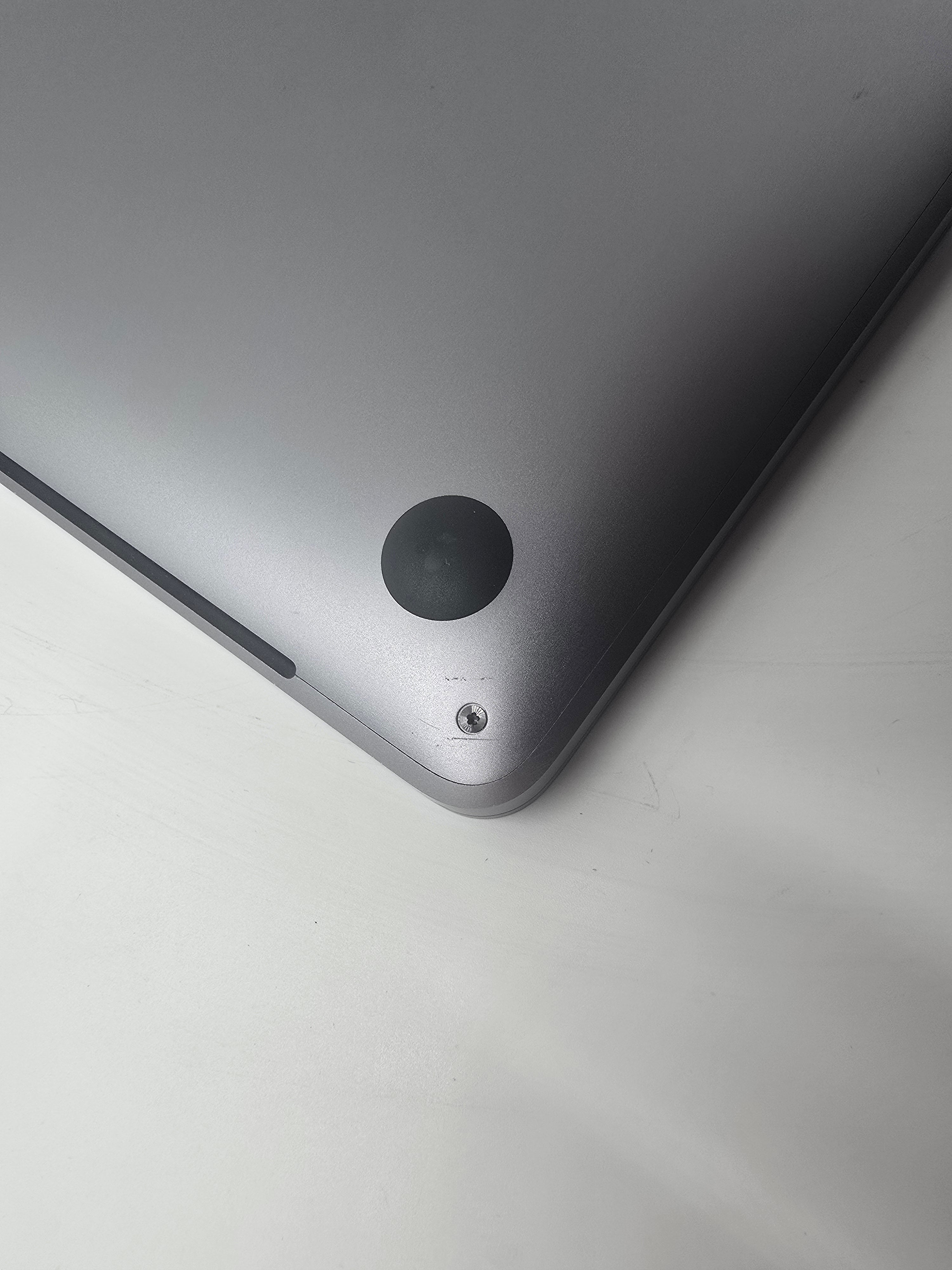 Apple MacBook Pro 2019 16" Screen TouchBar i7 9th Gen 16GB RAM 512GB SSD 5300M