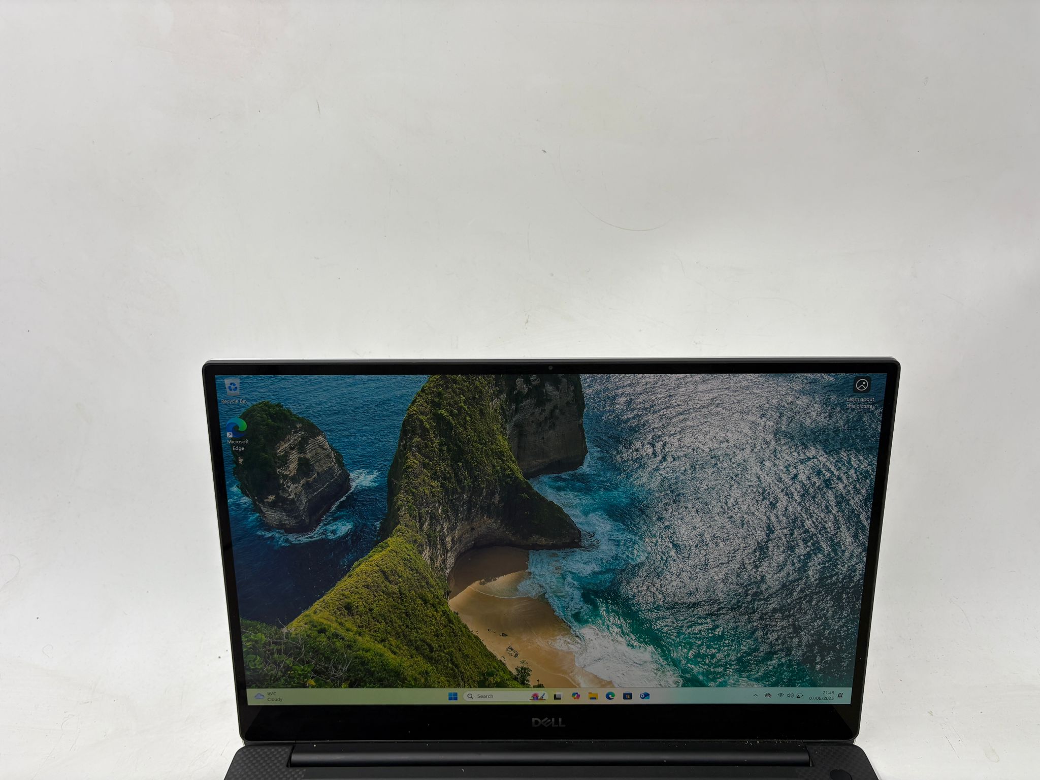 Refurbished Dell XPS 15 7590 15.6" Screen (3840 x 2160) Intel Core i7-9750H 16GB RAM 1TB SSD Windows 11 Pro Laptop