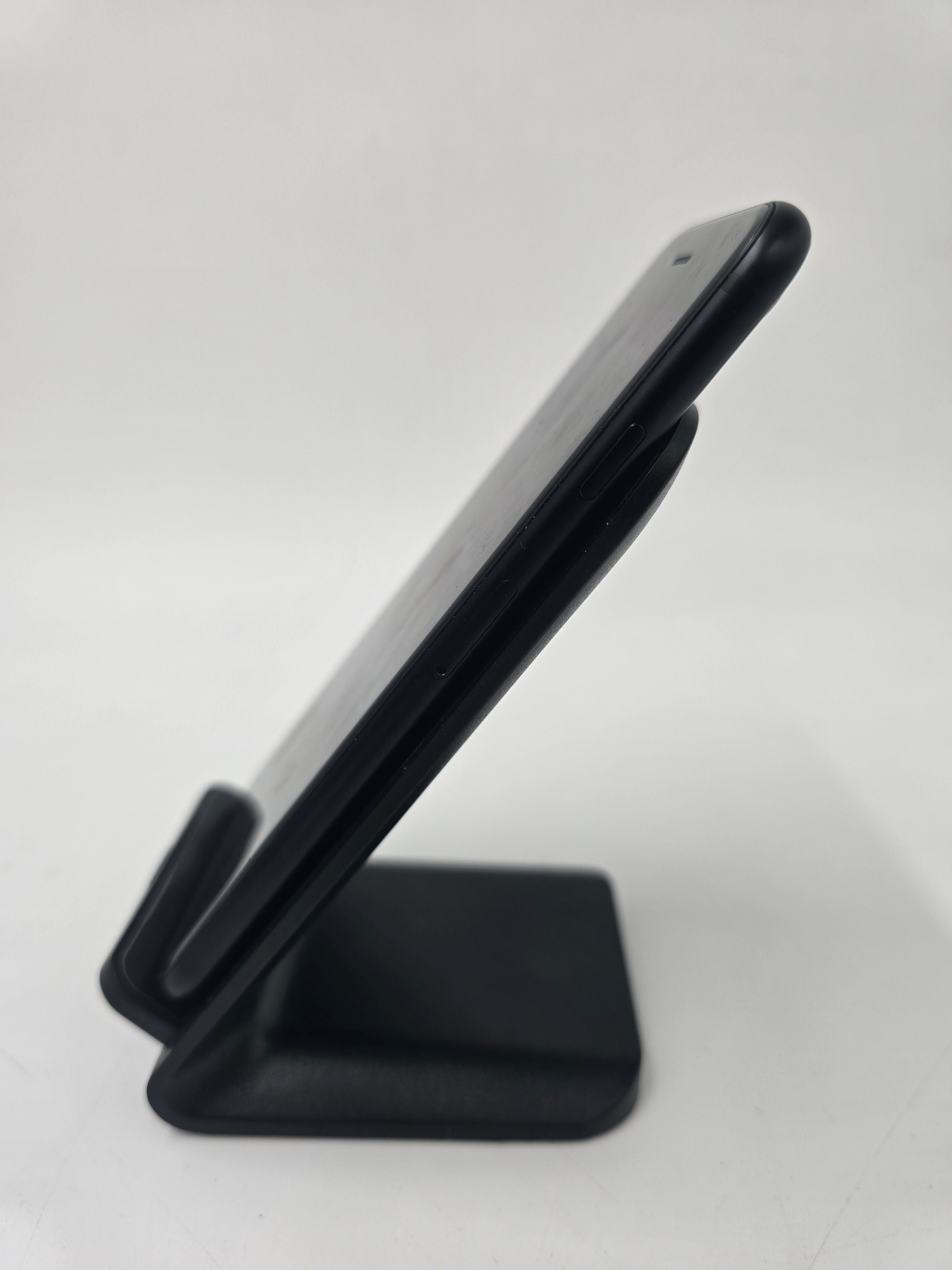 Apple Mobile Phone iPhone SE 2nd Gen 2020 64GB Unlocked Black 95+% Battery