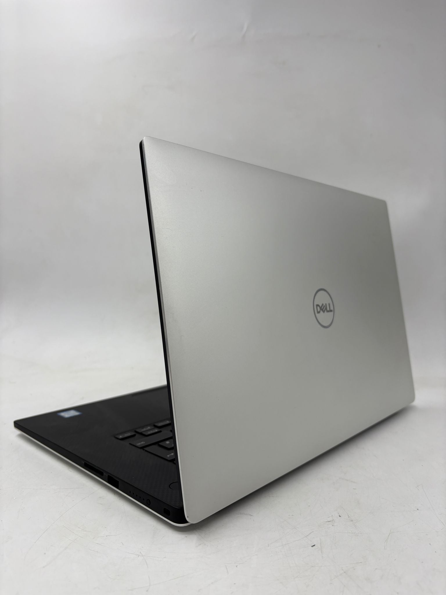 Refurbished Dell XPS 15 7590 15.6" Screen (3840 x 2160) Intel Core i7-9750H 16GB RAM 1TB SSD Windows 11 Pro Laptop