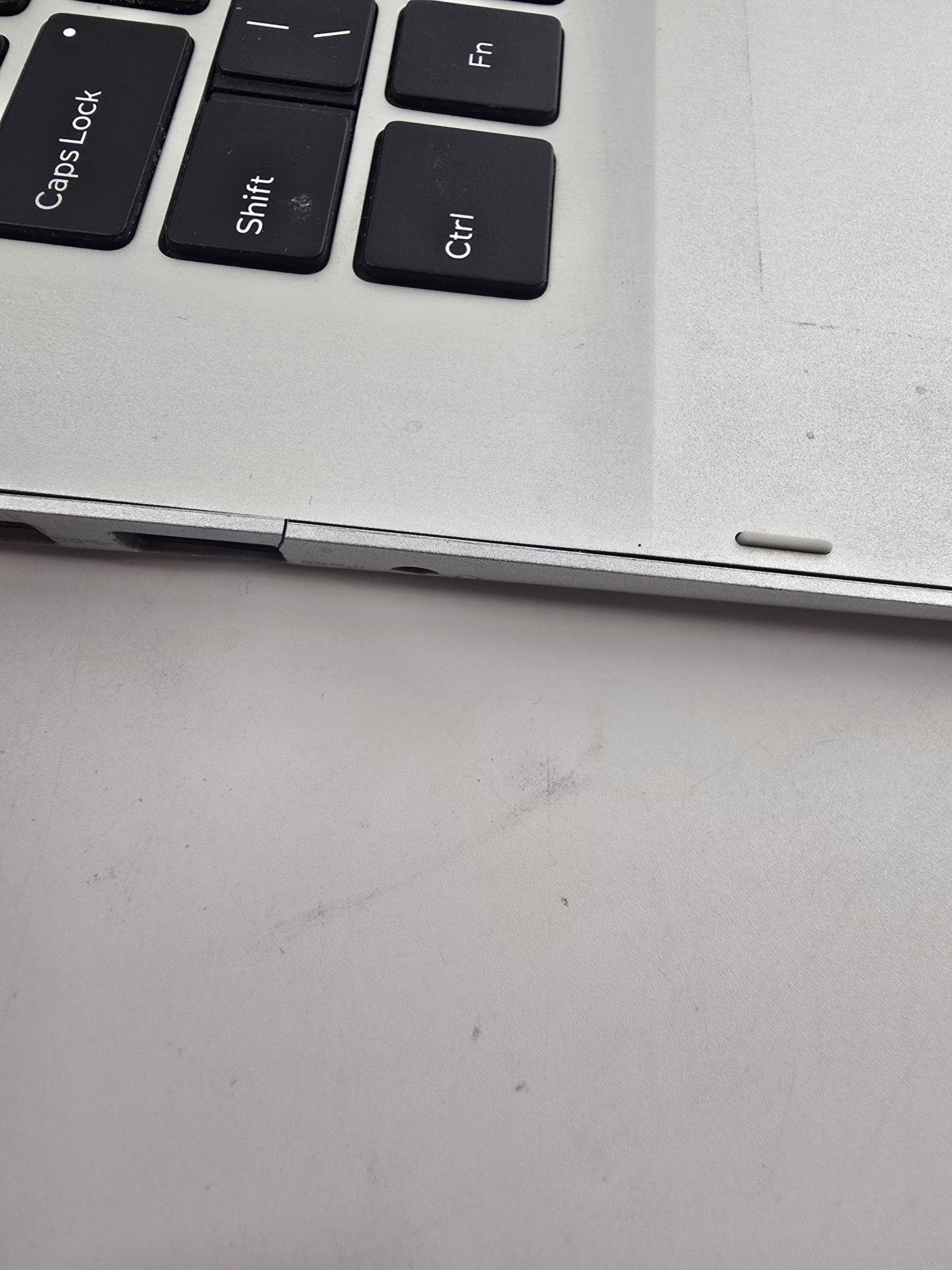 Dell Inspiron 5482 14" TouchScreen i5 8th Gen 8GB RAM 256GB SSD W11