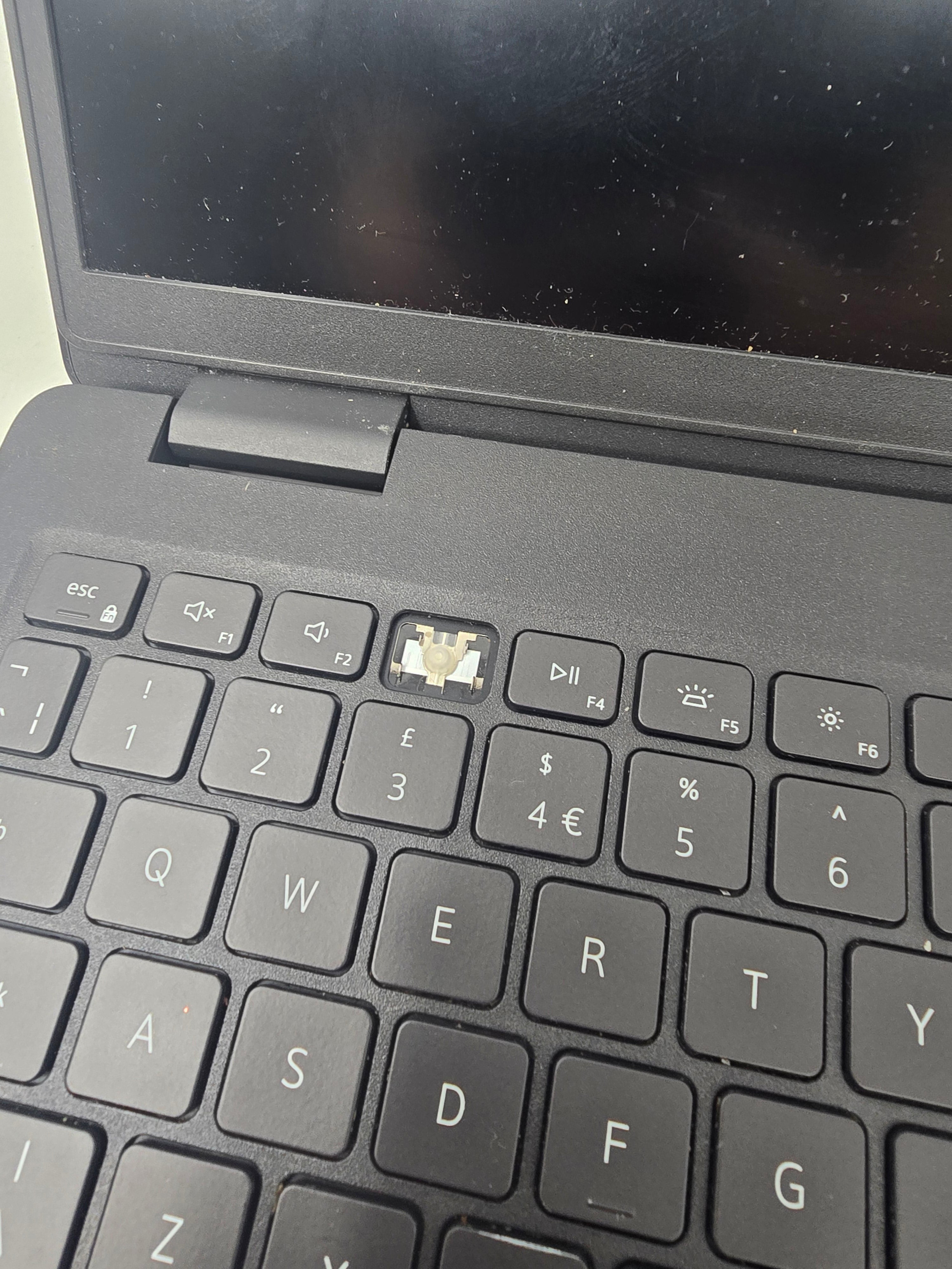 Dell Latitude 3520 15.6" Screen i5 11th Gen 8GB RAM 256GB SSD W11 *Spares*