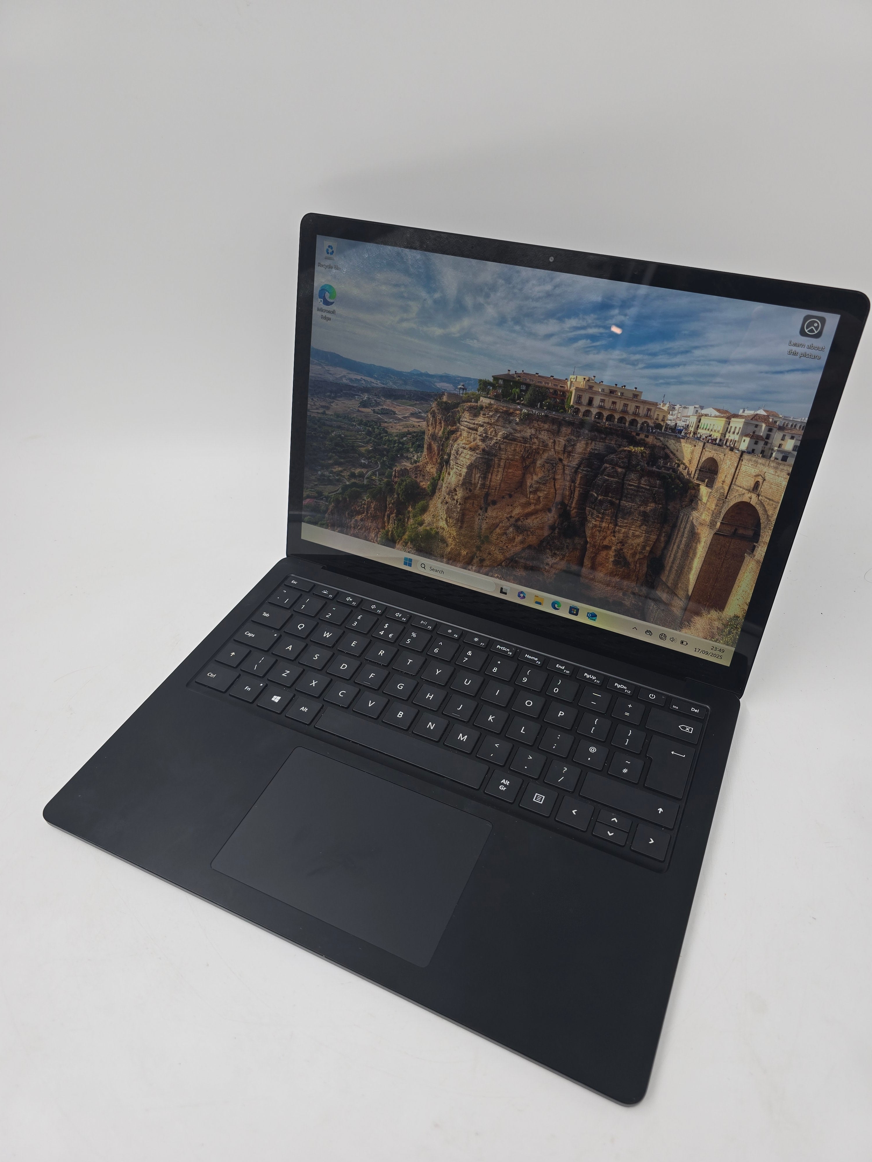 Microsoft Surface Laptop 3 13" Screen i5 10th Gen 8GB RAM 256GB SSD W11 *Spares*