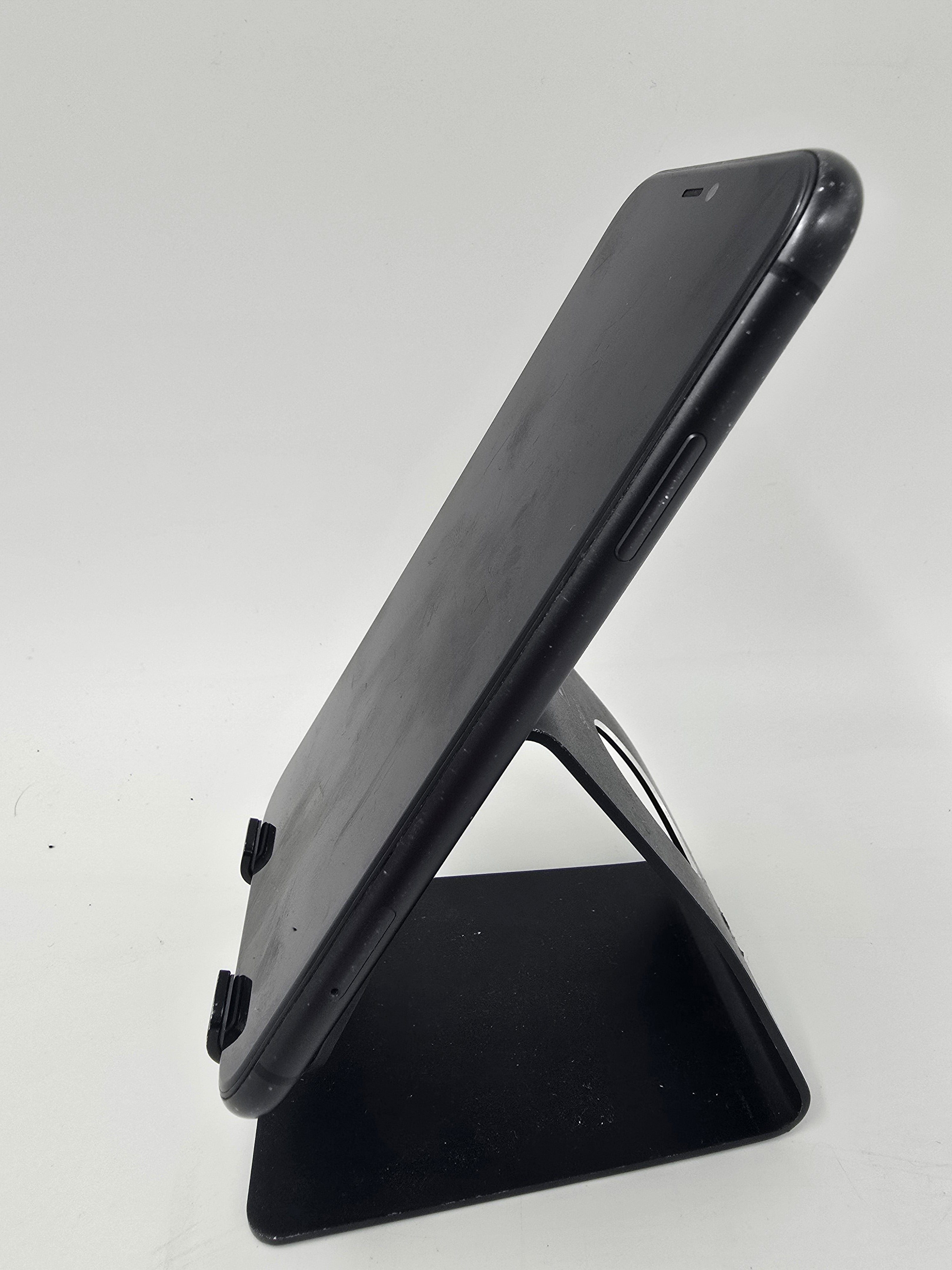 Apple iPhone 11 2019 6.1" 128GB Storage Unlocked Black 88% Battery Health