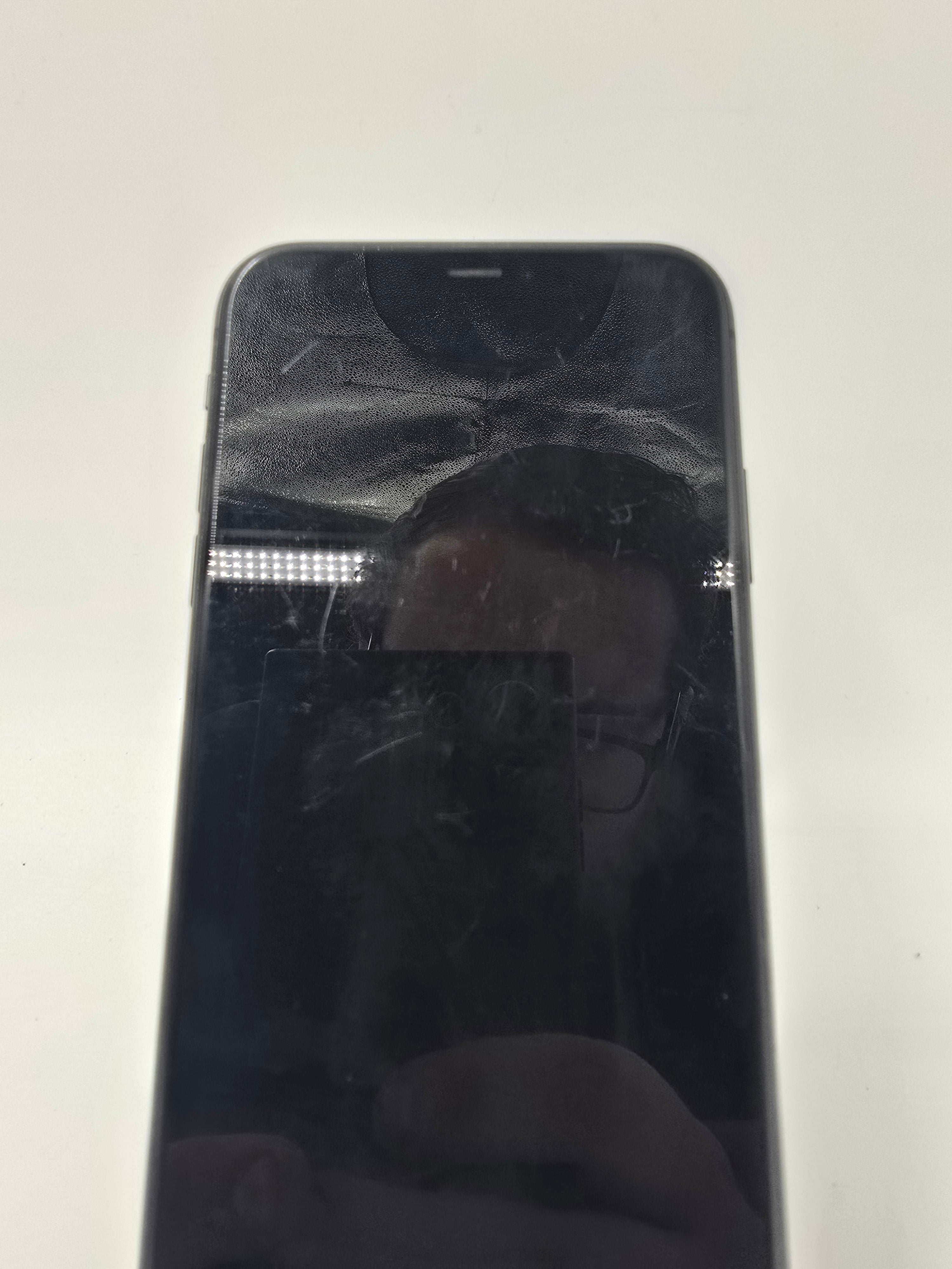 Apple iPhone 11 2019 6.1" 128GB Storage Unlocked Black 88% Battery Health