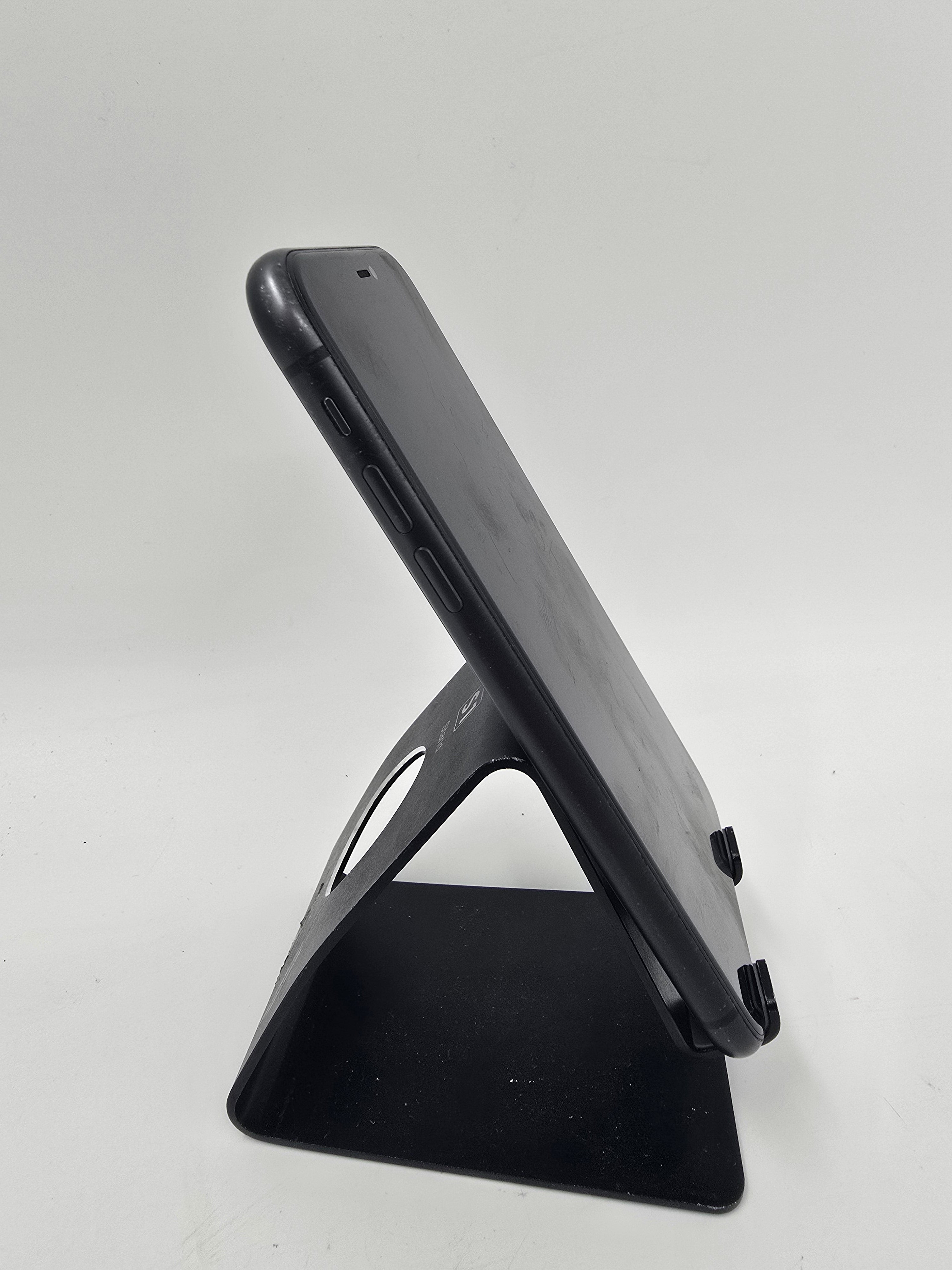 Apple iPhone 11 2019 6.1" 128GB Storage Unlocked Black 88% Battery Health