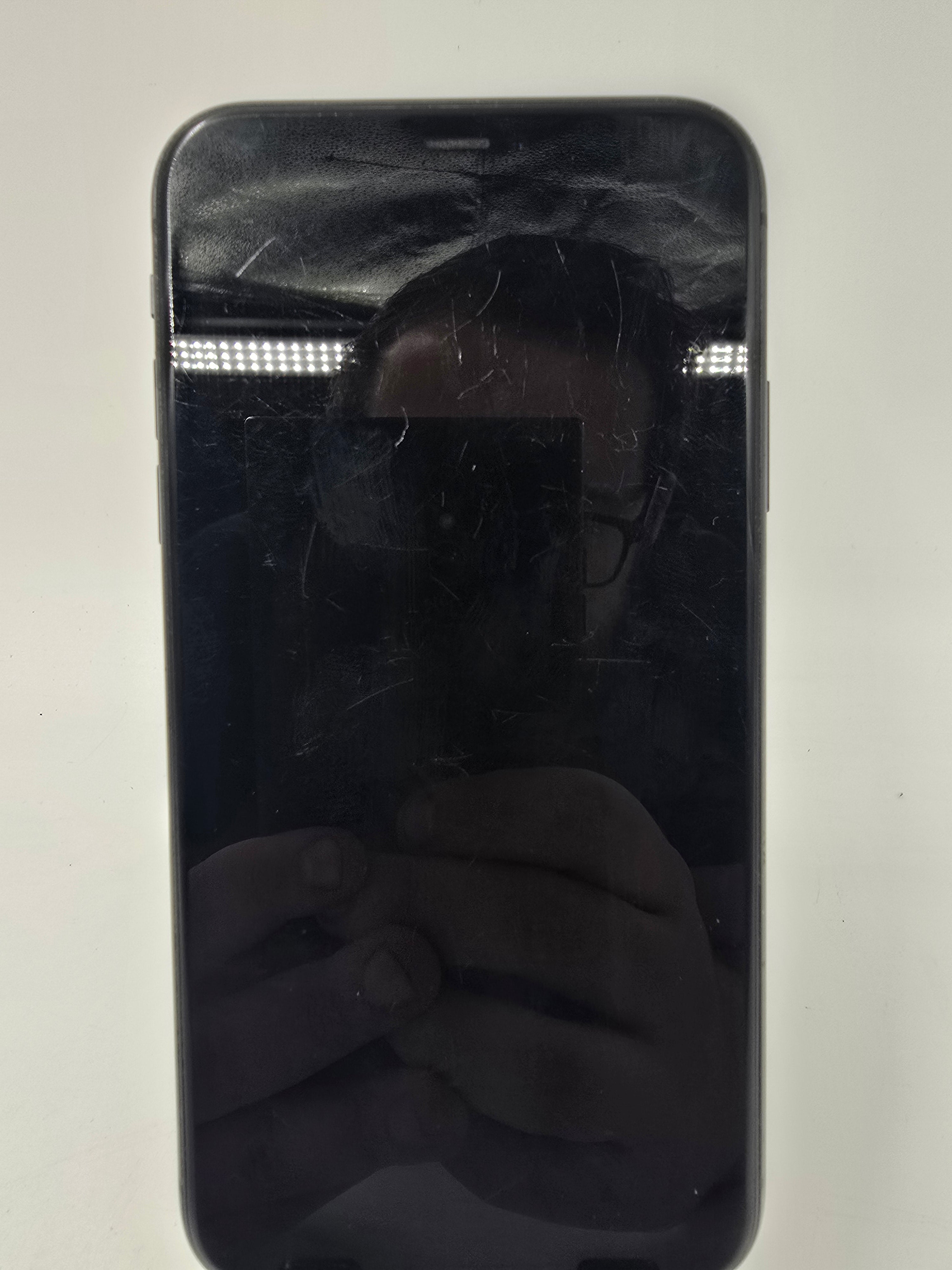 Apple iPhone 11 2019 6.1" 128GB Storage Unlocked Black 88% Battery Health