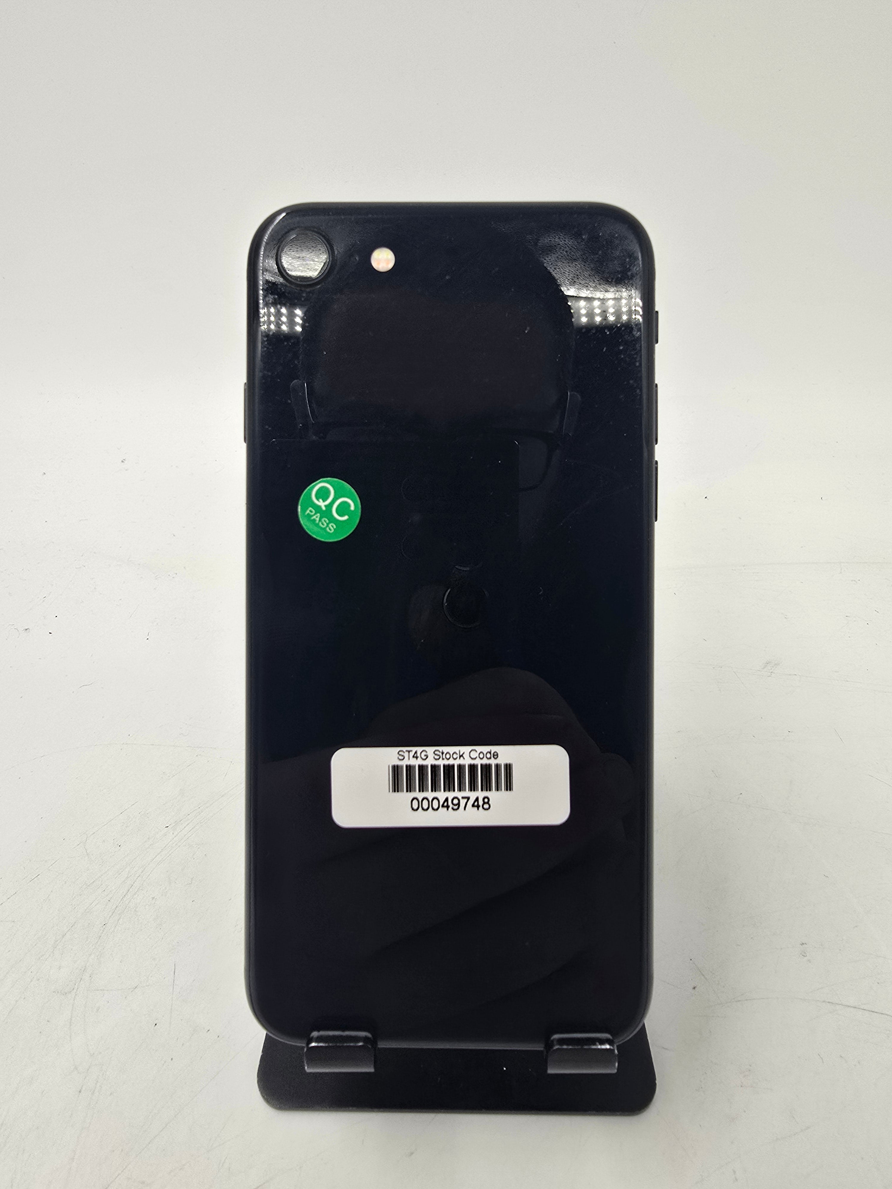 Apple iPhone SE 3rd Gen 2022 4.7" Screen 64GB Storage SIM Unlocked 80+% Battery