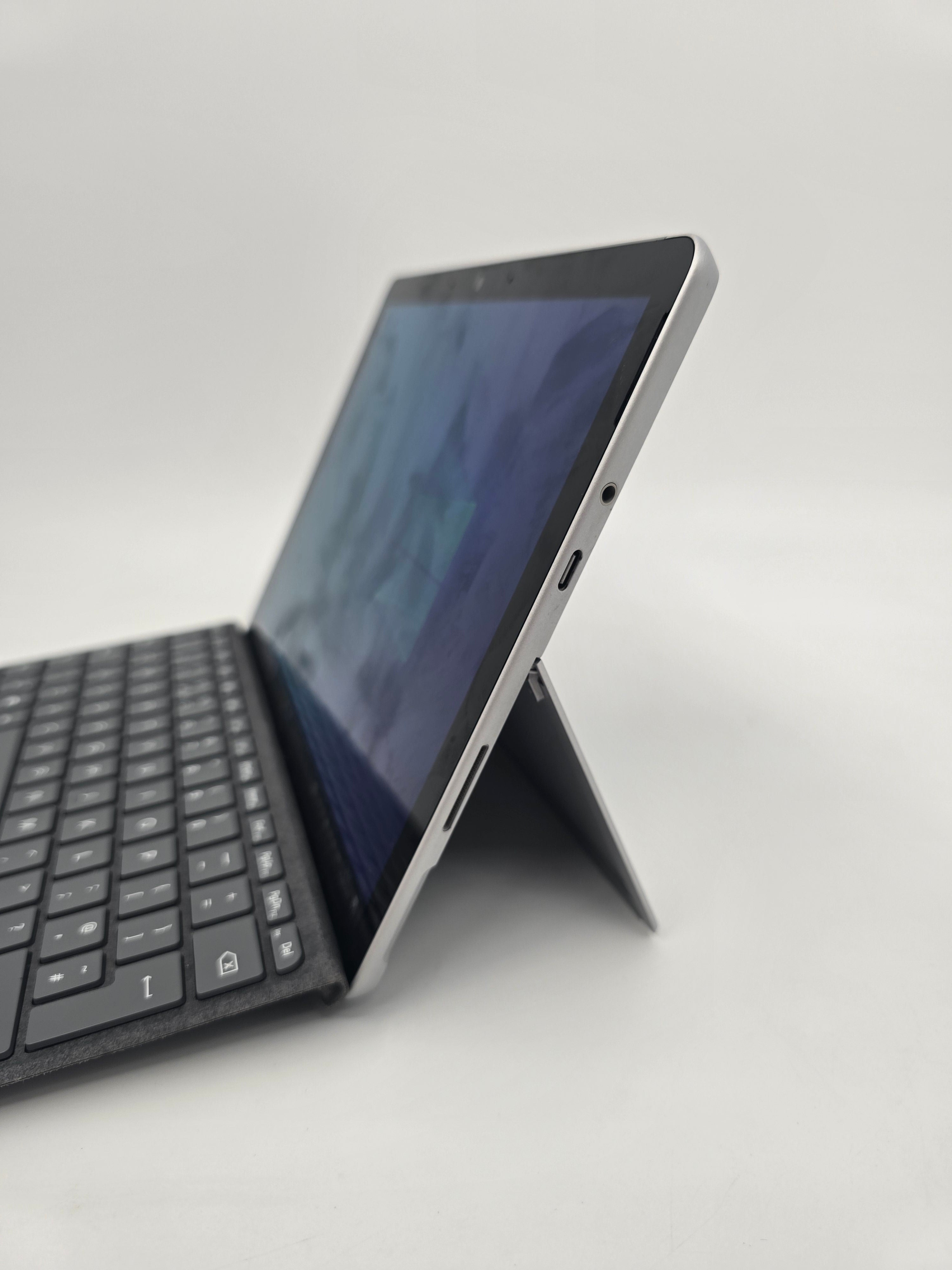 Microsoft Surface Go 2 10.5" TouchScreen m3 8100Y 8GB RAM 256GB SSD W10