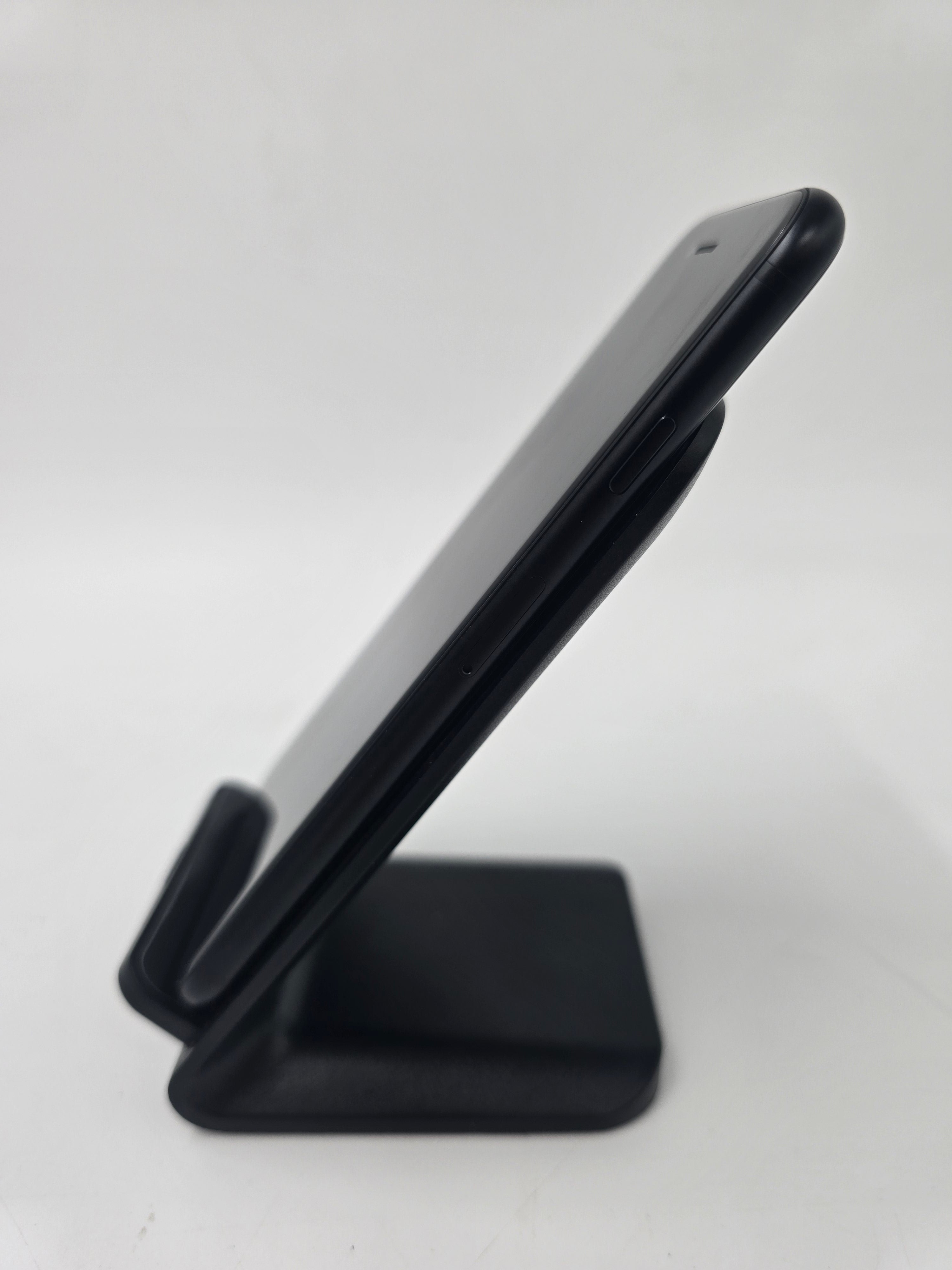 Apple Mobile Phone iPhone SE 2nd Gen 2020 64GB Unlocked Black 80-85% Battery