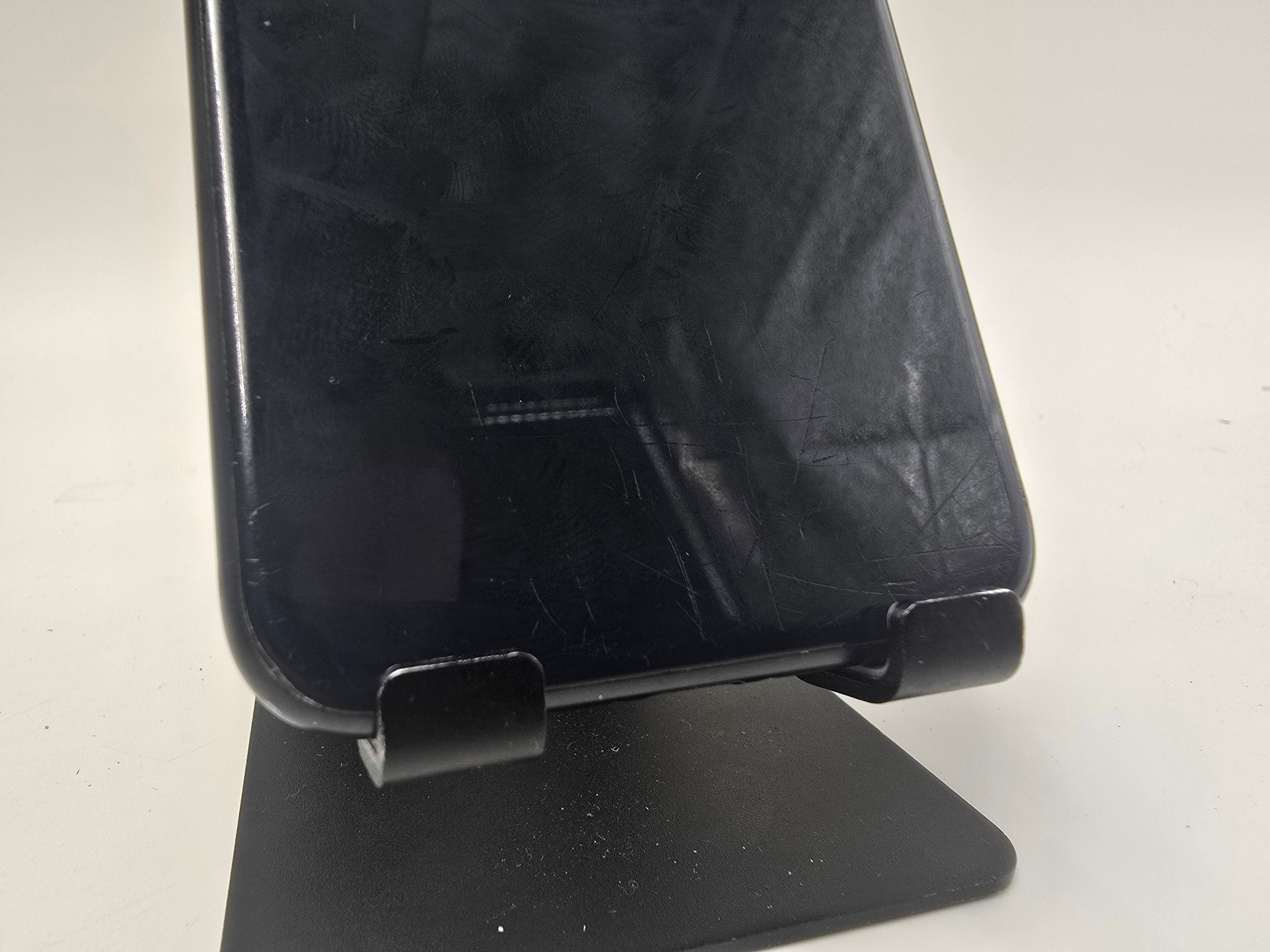 Apple iPhone SE 3rd Gen 2022 4.7" 128GB Storage Unlocked 90% Battery