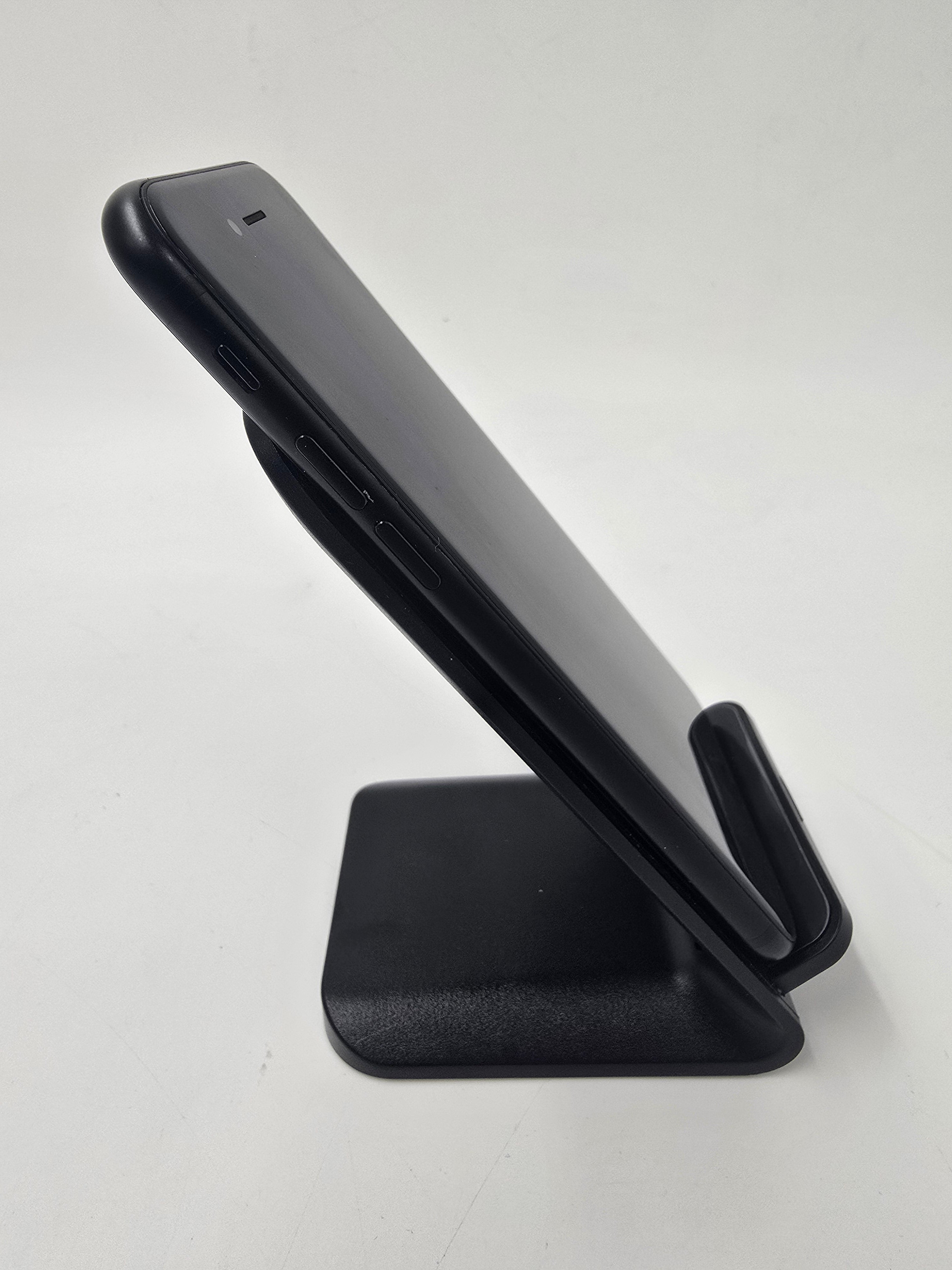 Apple Mobile Phone iPhone SE 2nd Gen 2020 64GB Unlocked Black 80-85% Battery