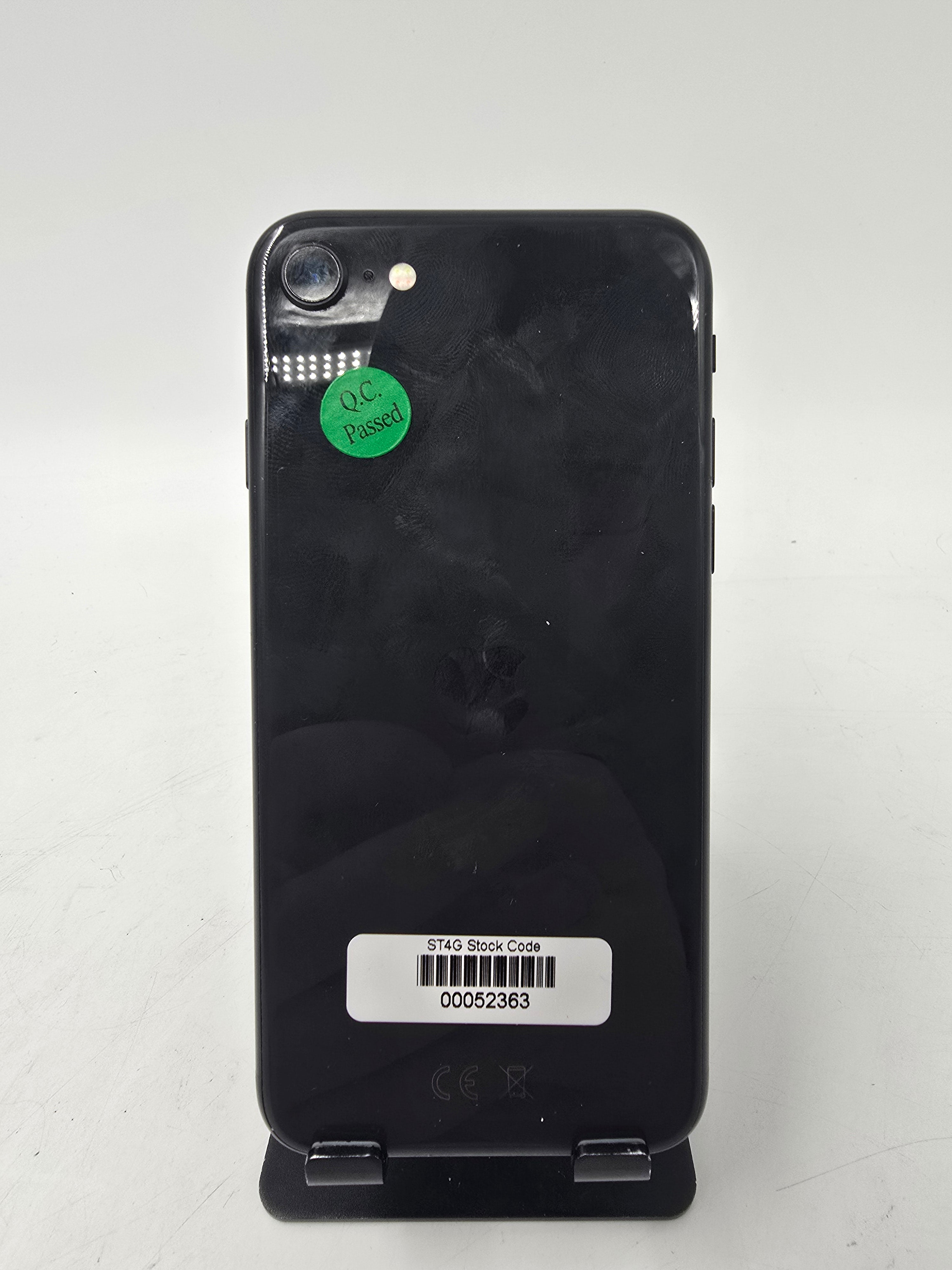 Apple iPhone SE 2nd Gen 2020 64GB Storage 4.7" Screen 81% Battery Unlocked