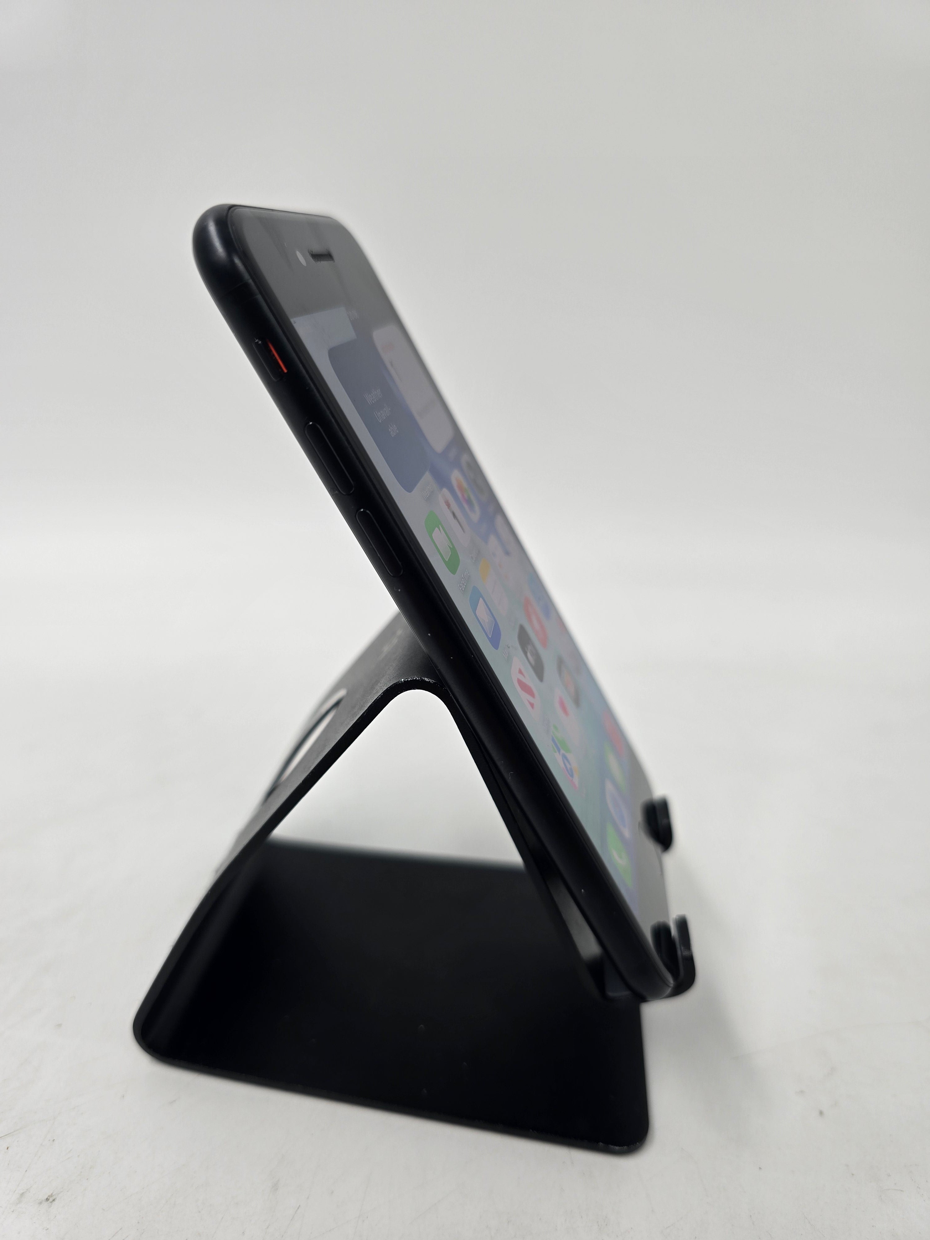 Apple iPhone SE 2nd Gen 2020 64GB Storage 4.7" Screen 81% Battery Unlocked